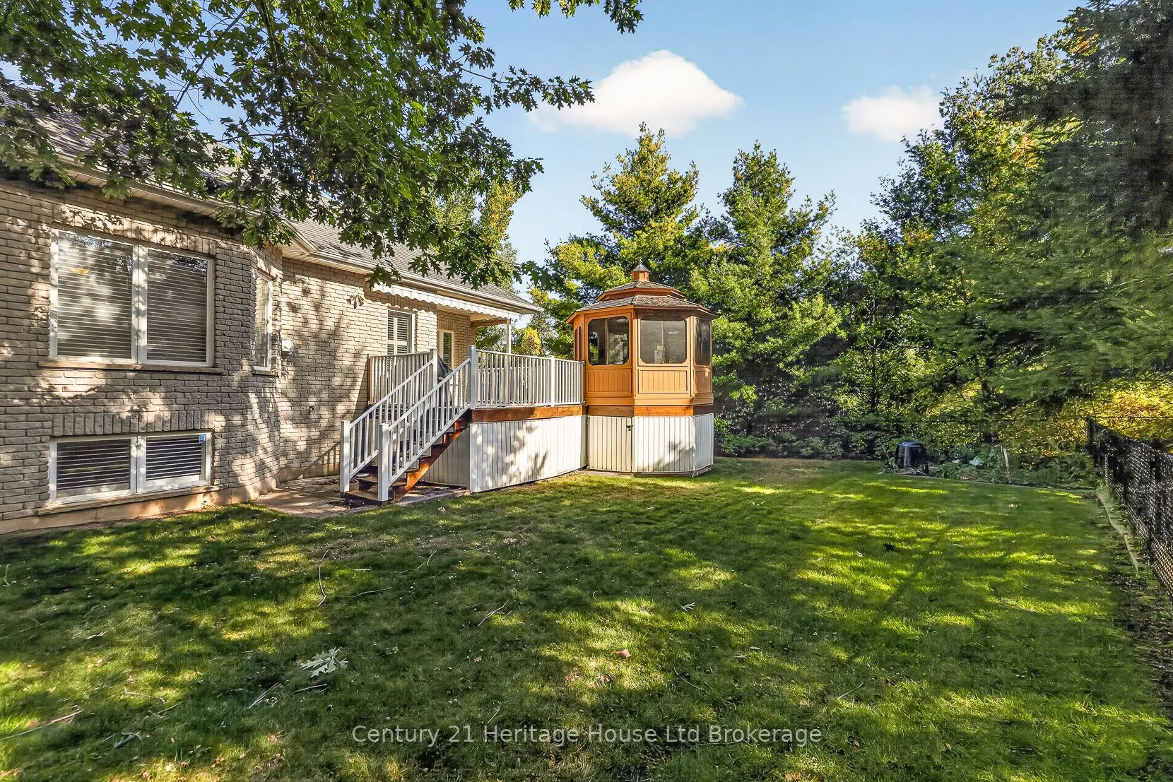 796 Springbank Avenue N