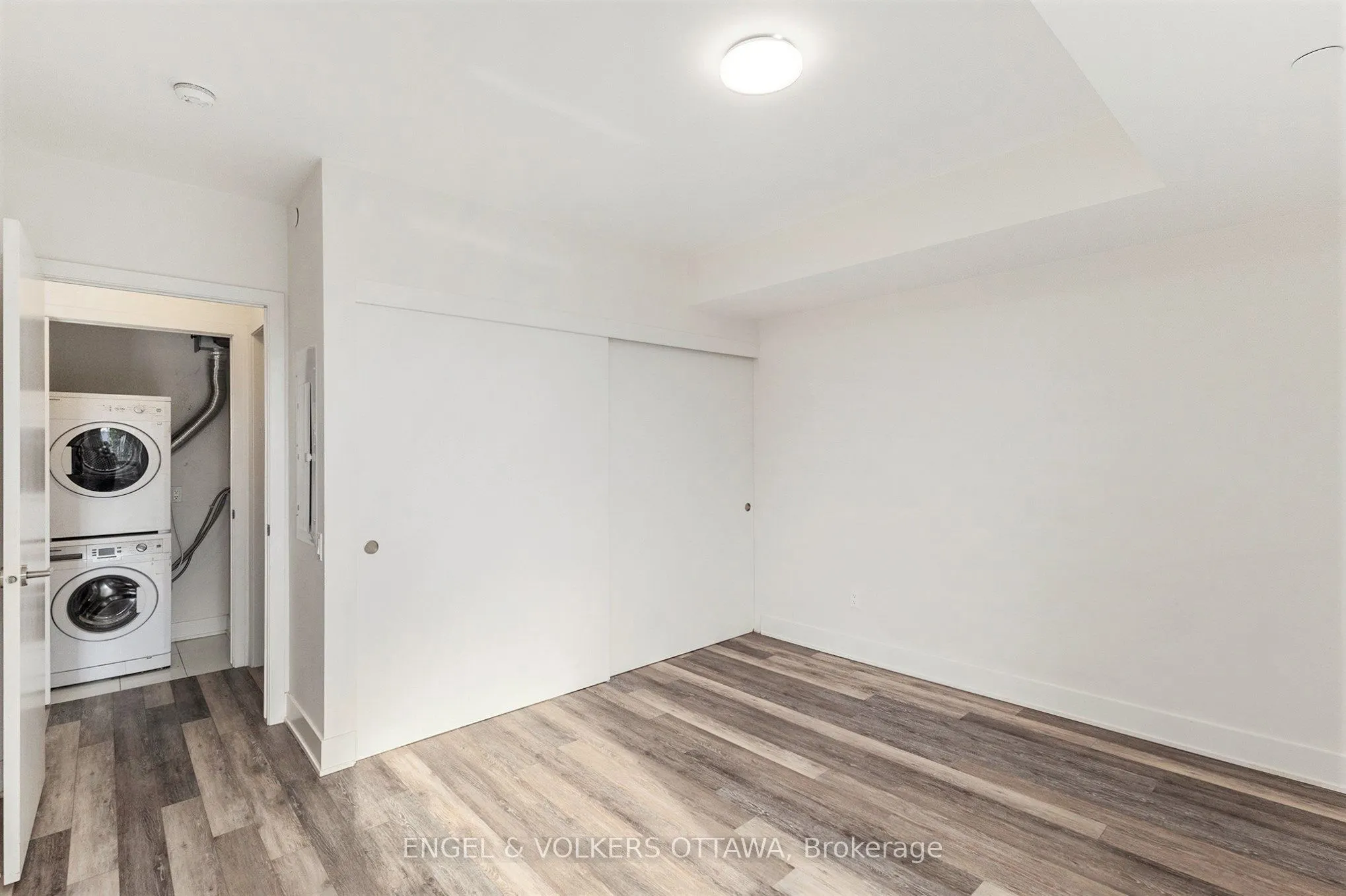411 Mackay Street #516