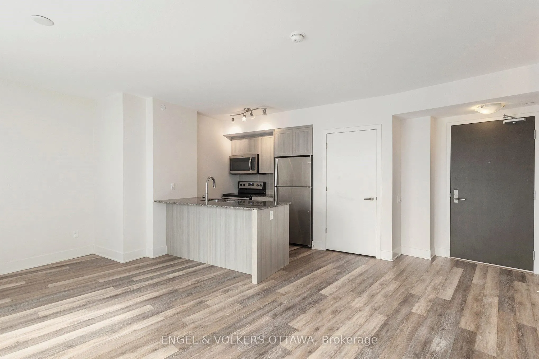 411 Mackay Street #516