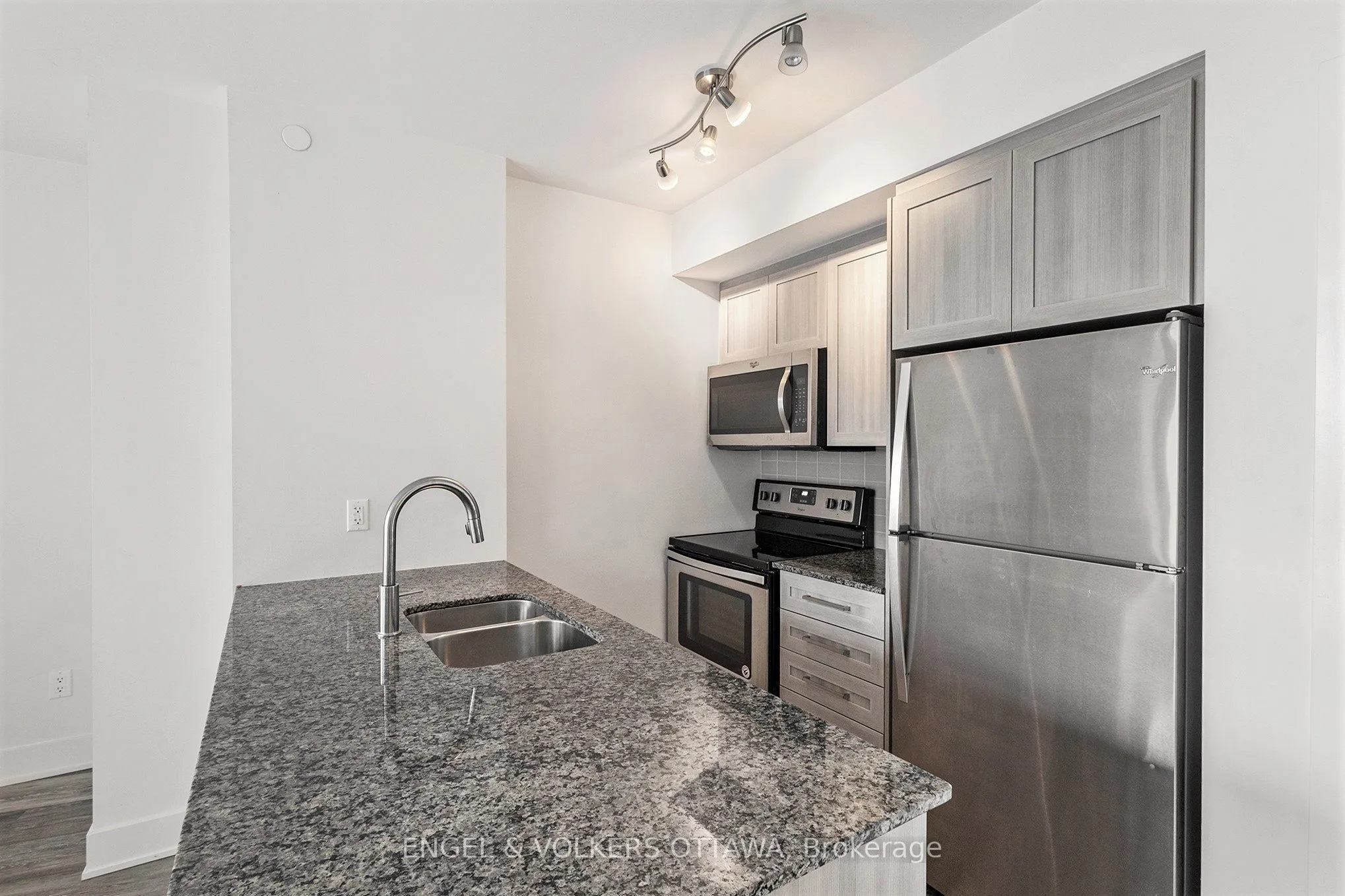 411 Mackay Street #516