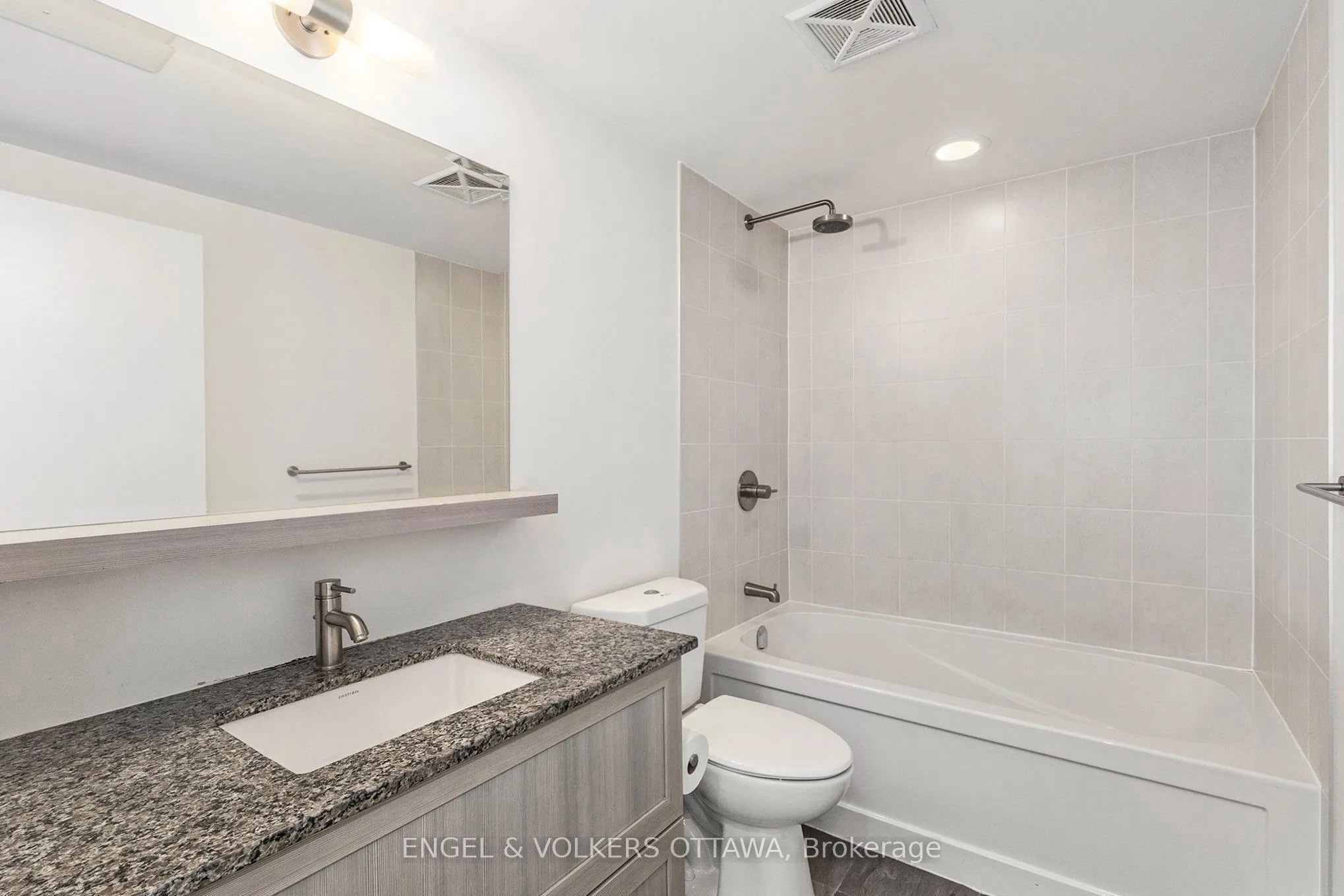 411 Mackay Street #516