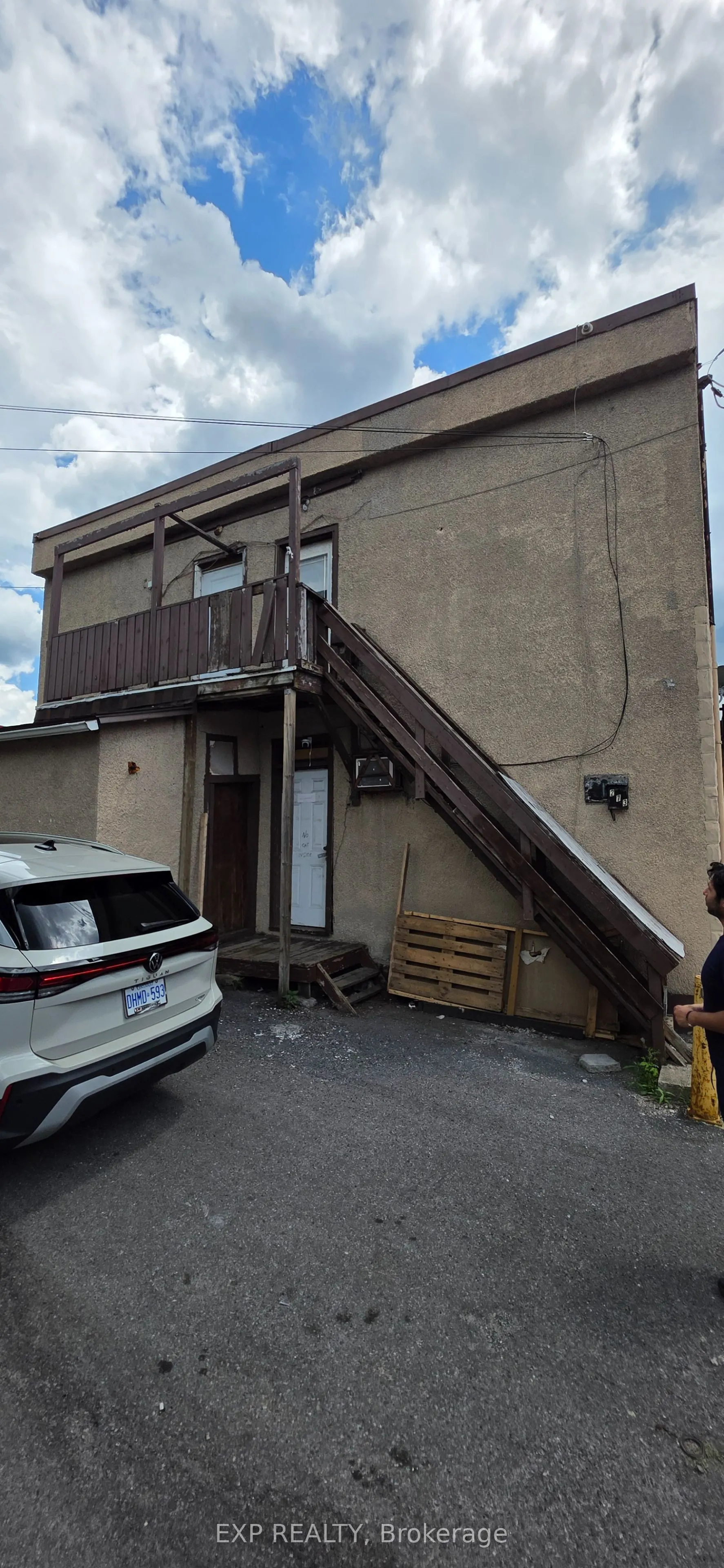183 MONTREAL Road