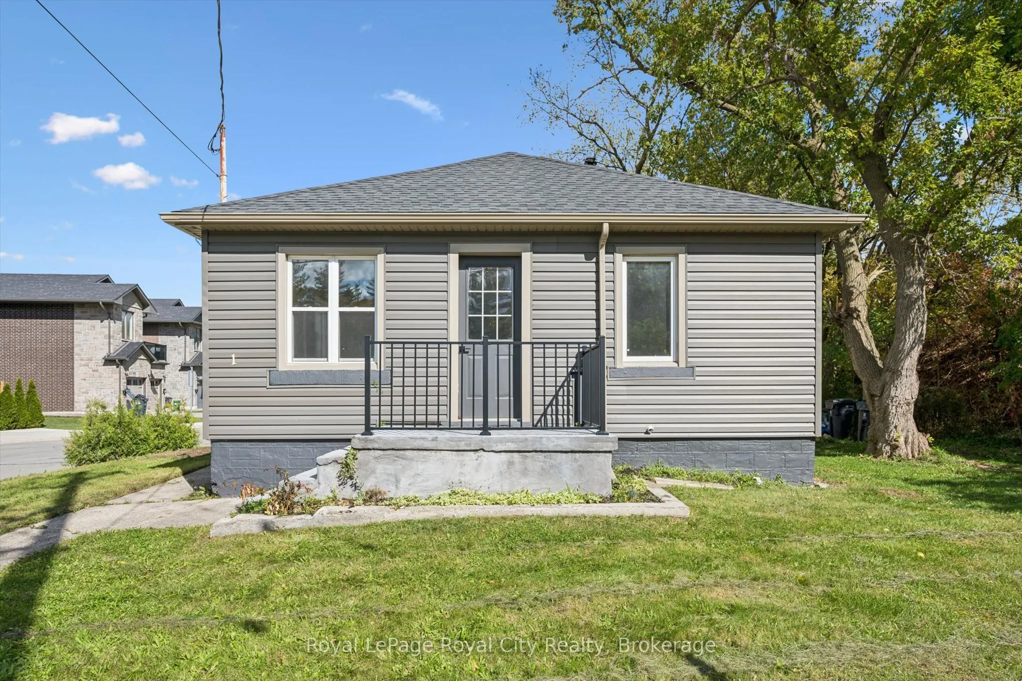 1 Stevenson Street N