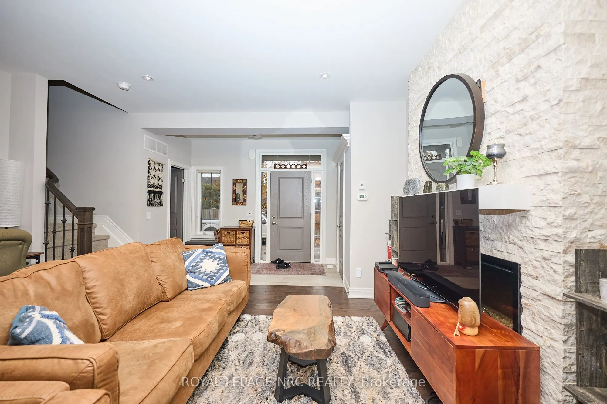 608 SIMCOE Street #5