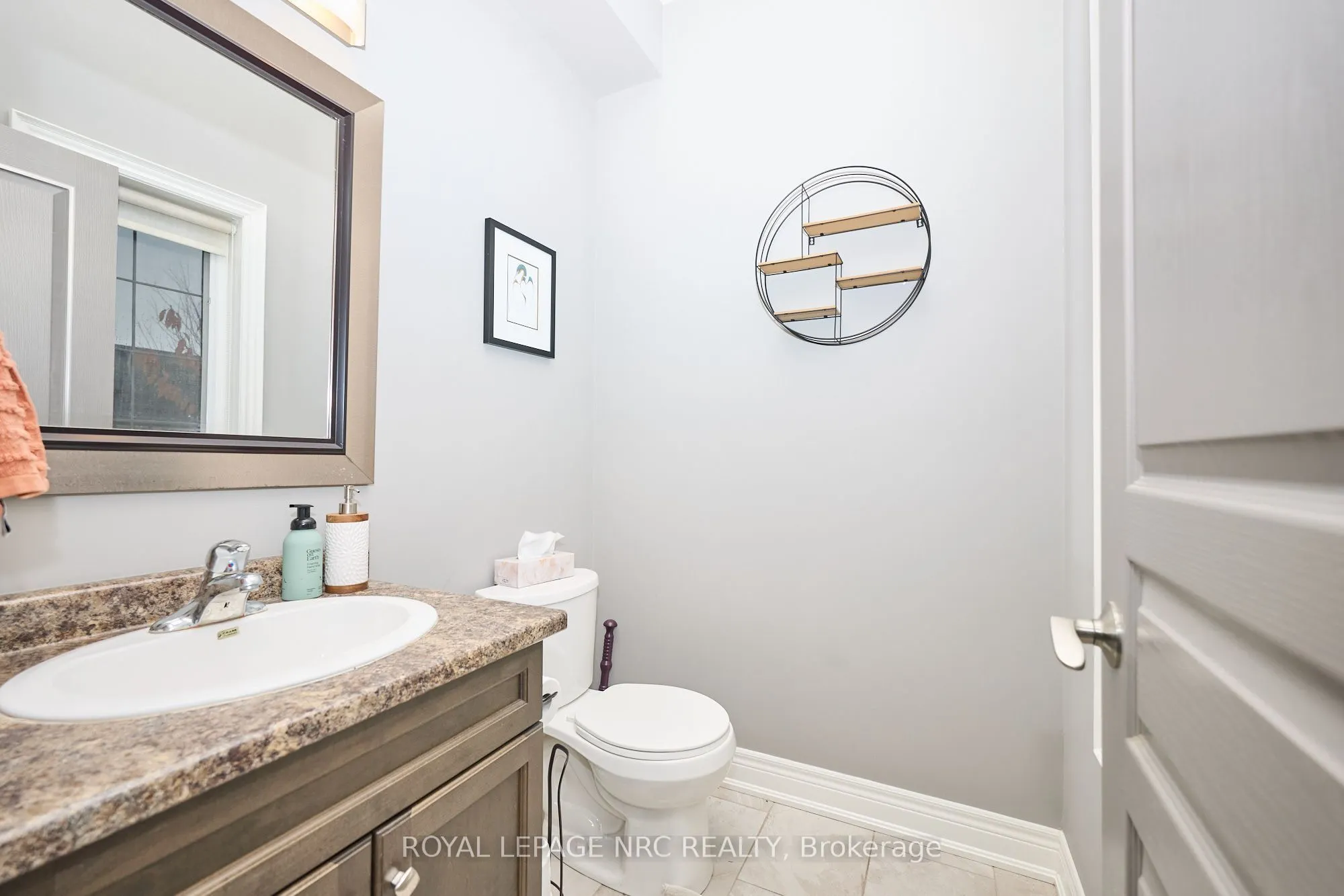 608 SIMCOE Street #5