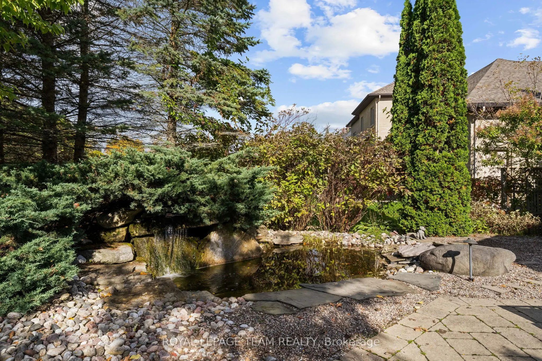 418 Lockmaster Crescent