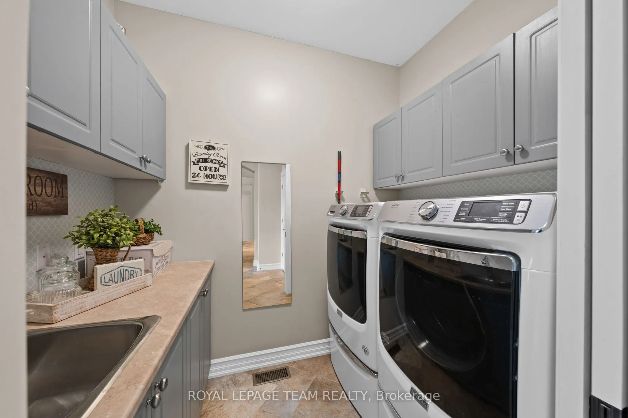 418 Lockmaster Crescent