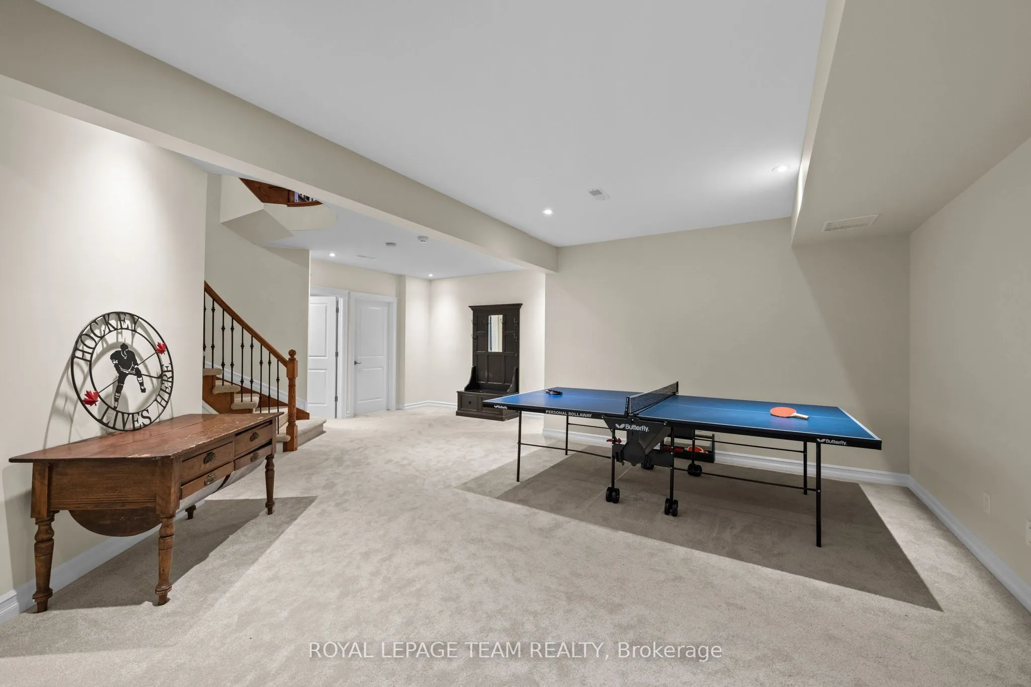 418 Lockmaster Crescent