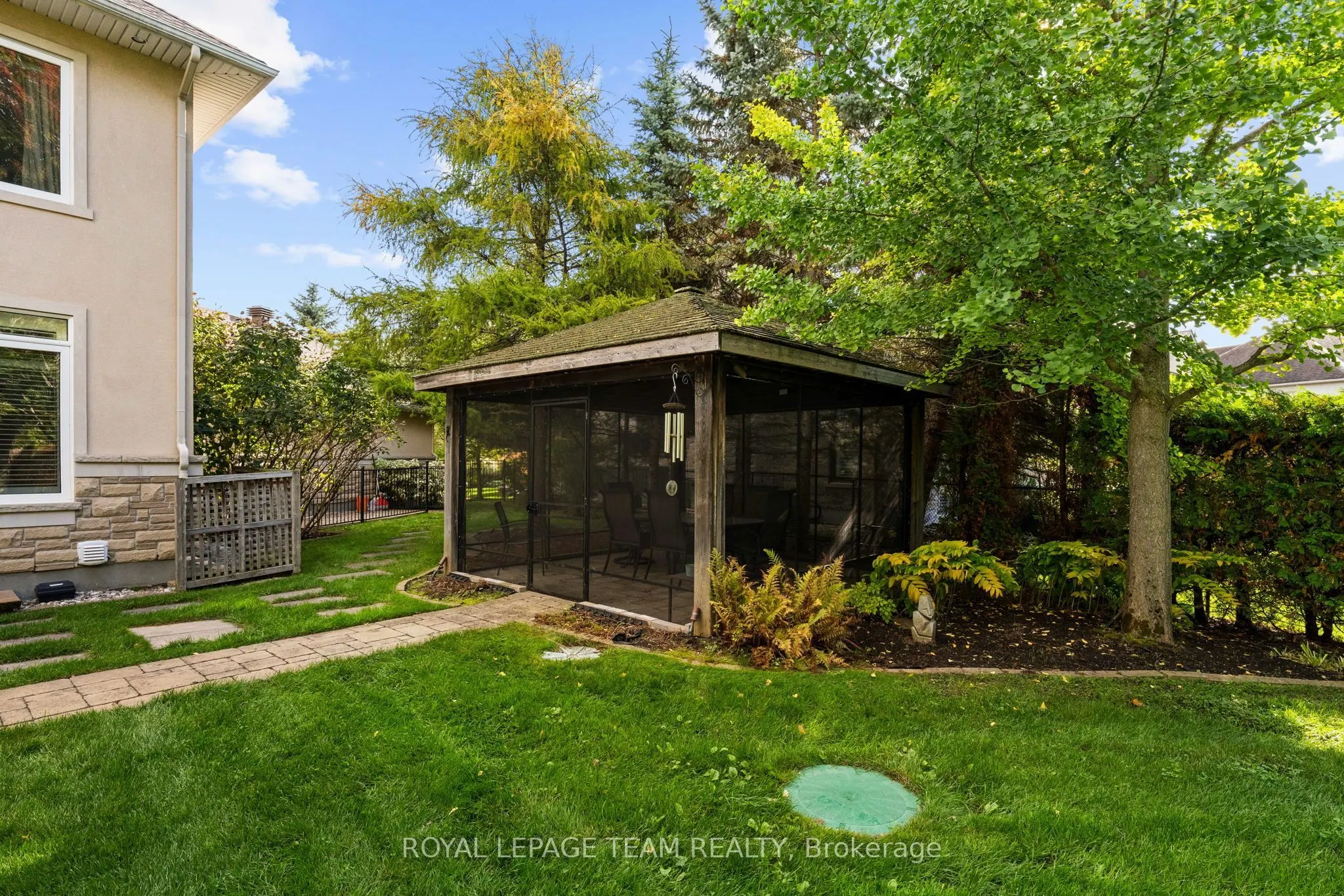 418 Lockmaster Crescent