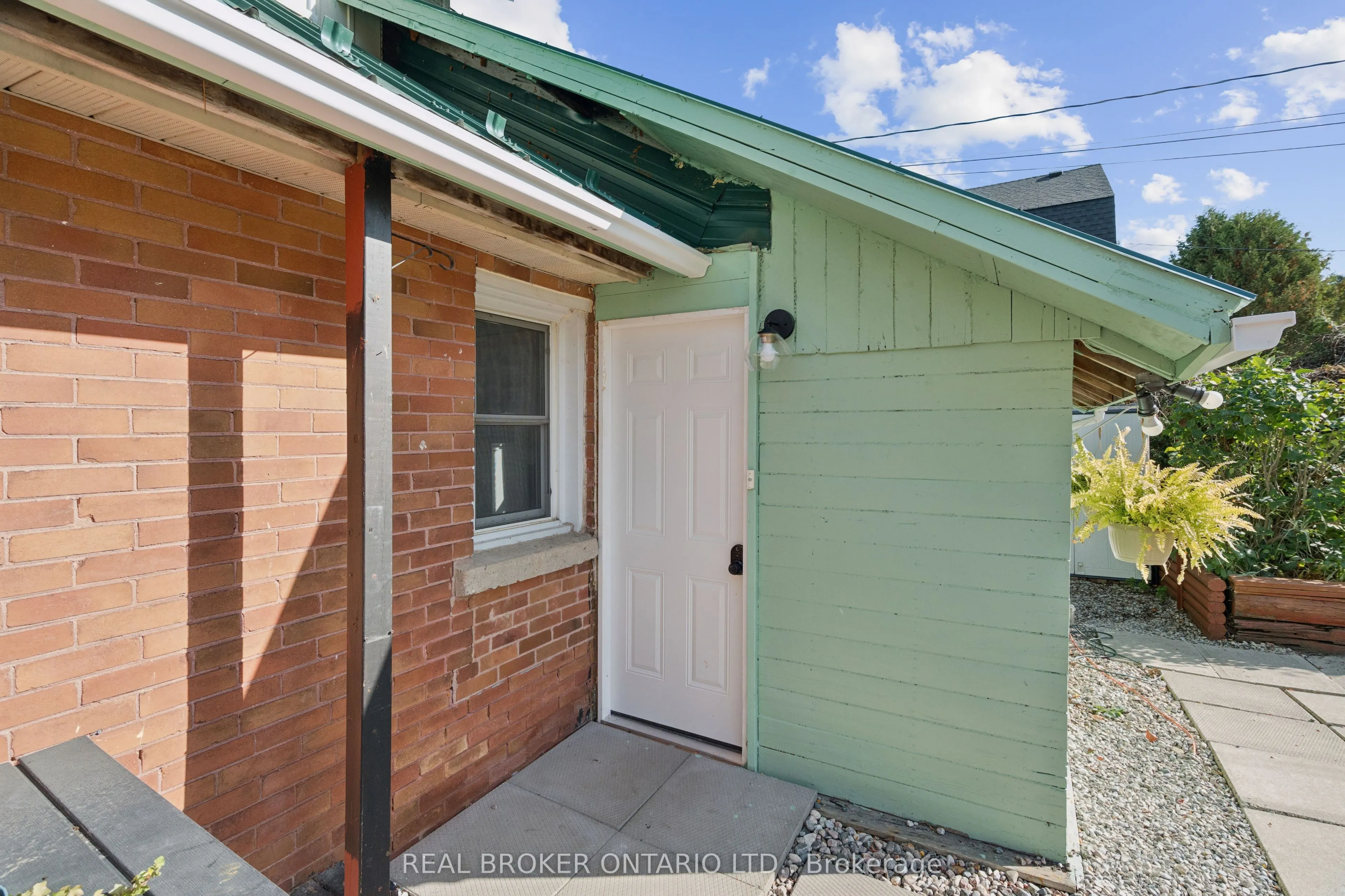 324 Daly Street