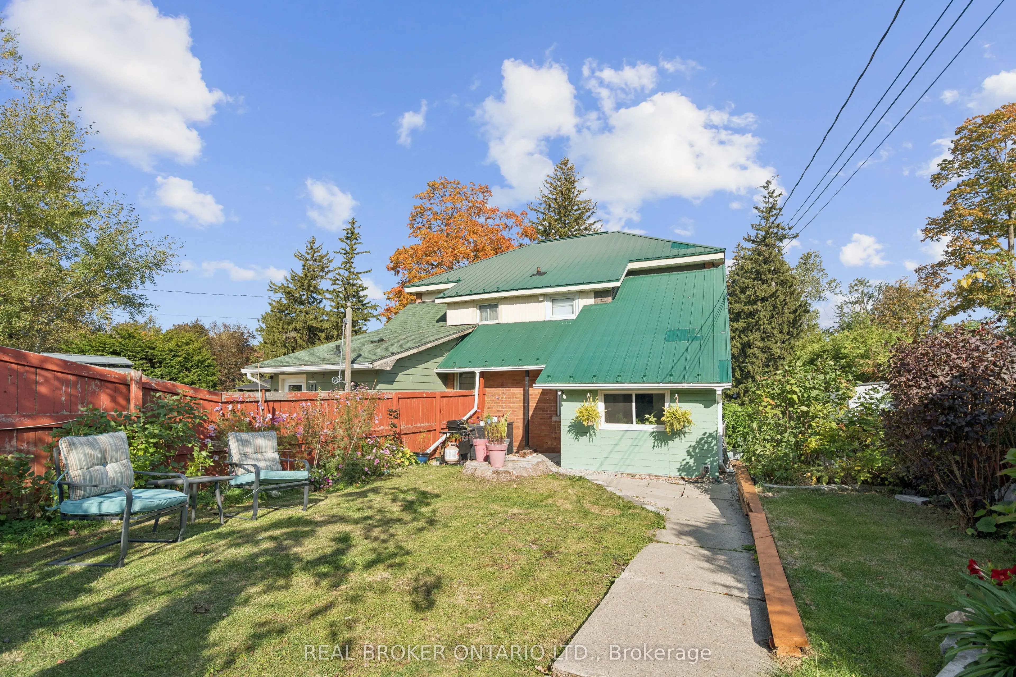 324 Daly Street