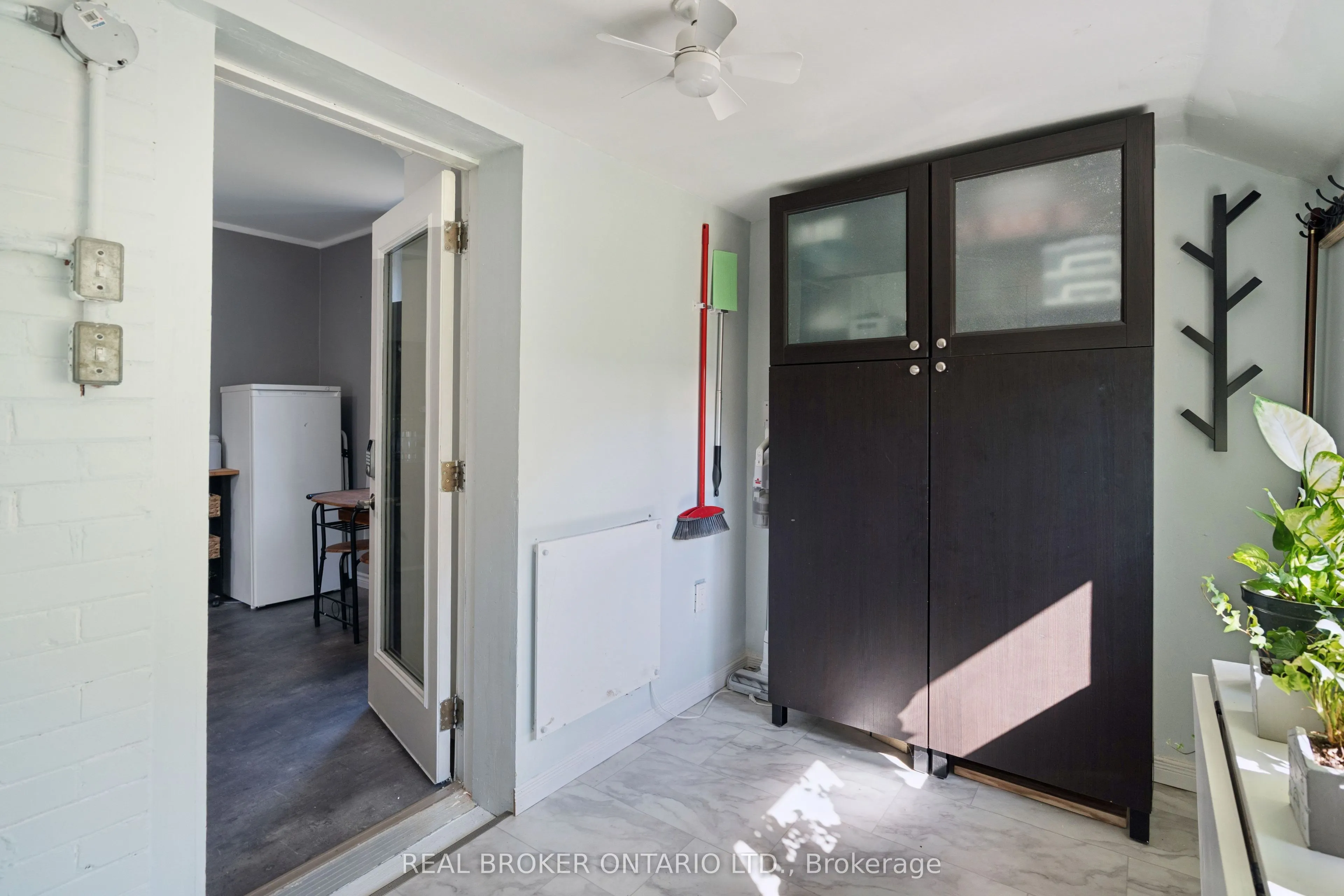 324 Daly Street