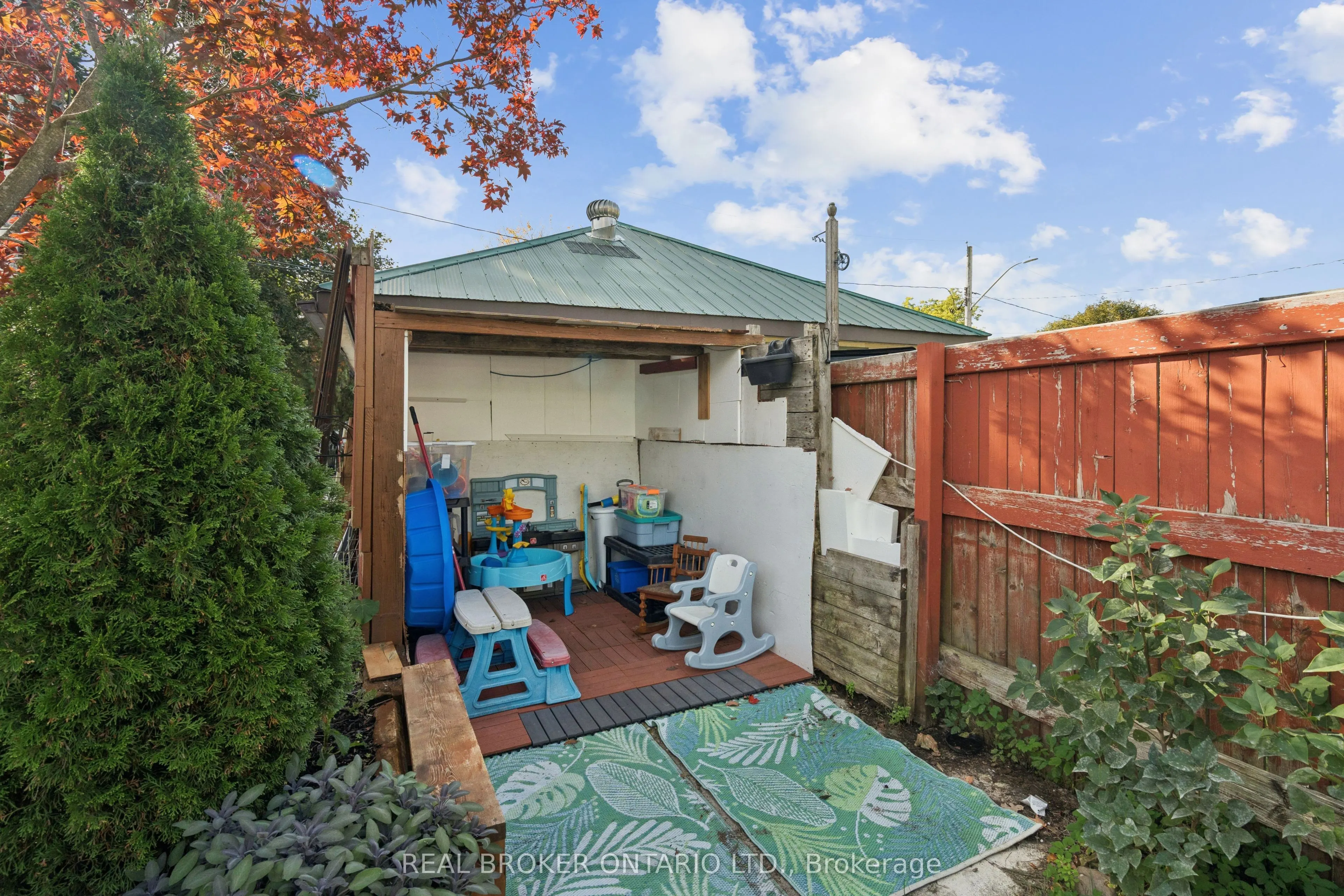 324 Daly Street