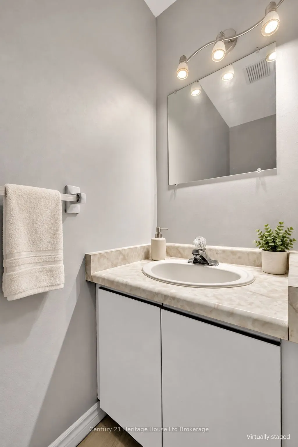 1135 Nellis Street #2