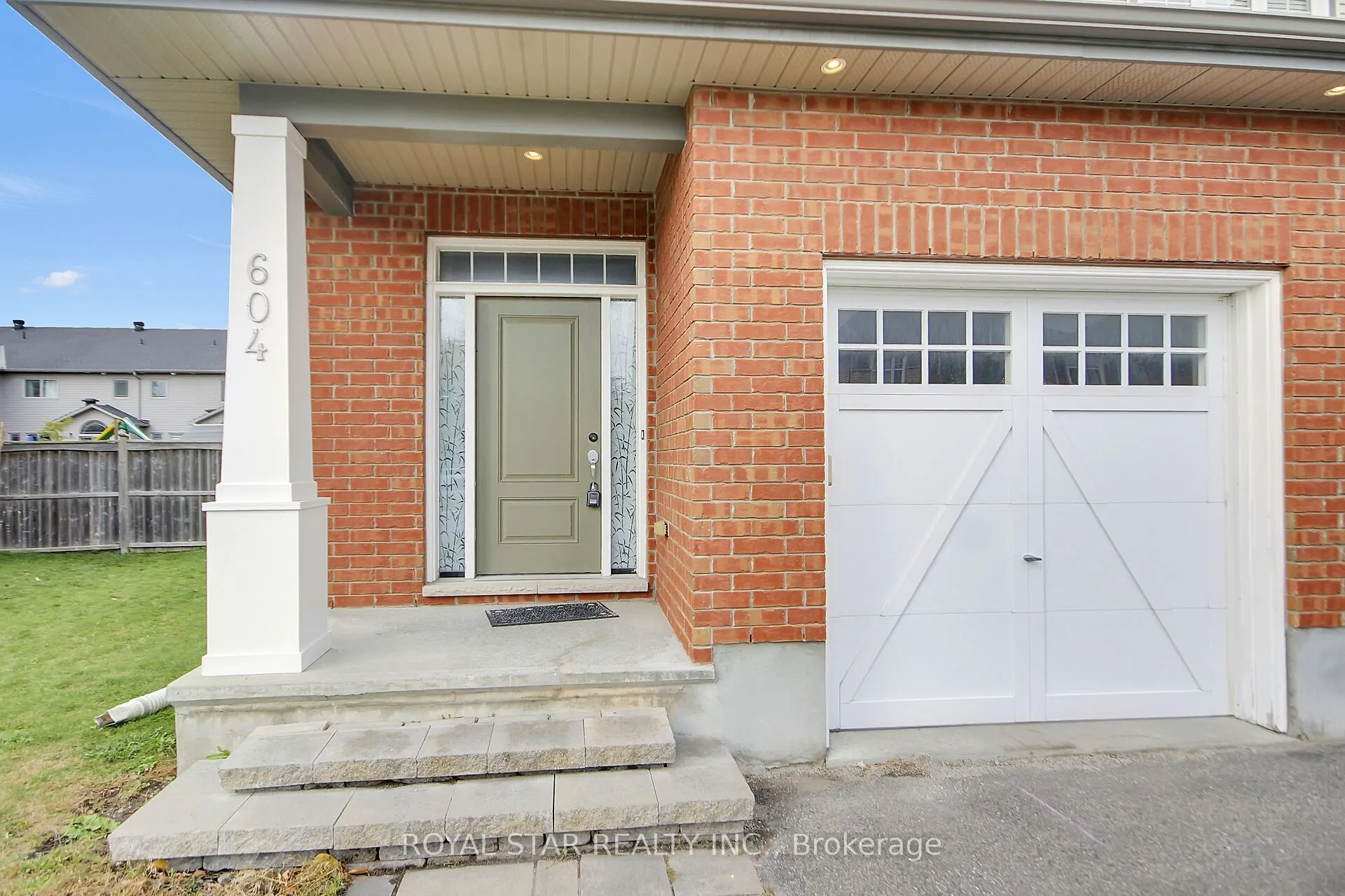 604 MOORPARK Avenue