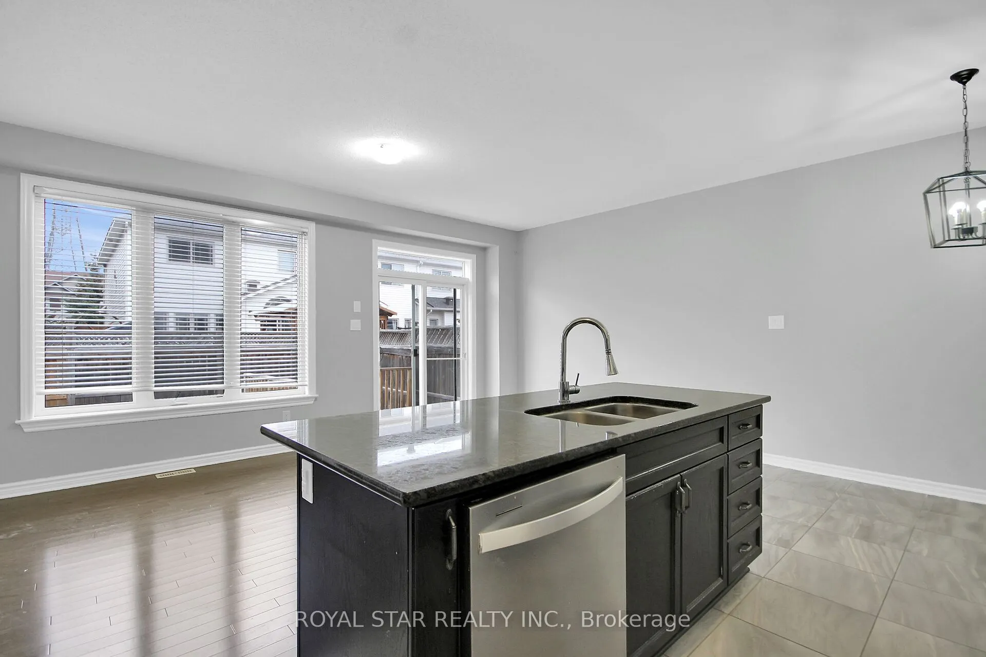 604 MOORPARK Avenue
