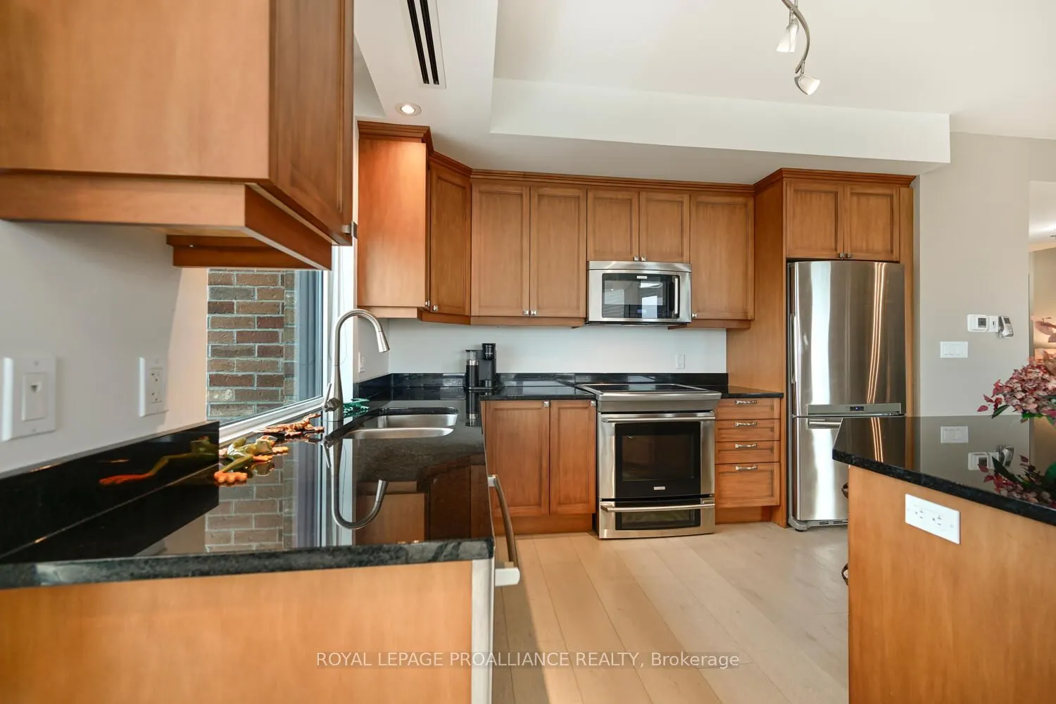 15 St Andrew Street E #1004
