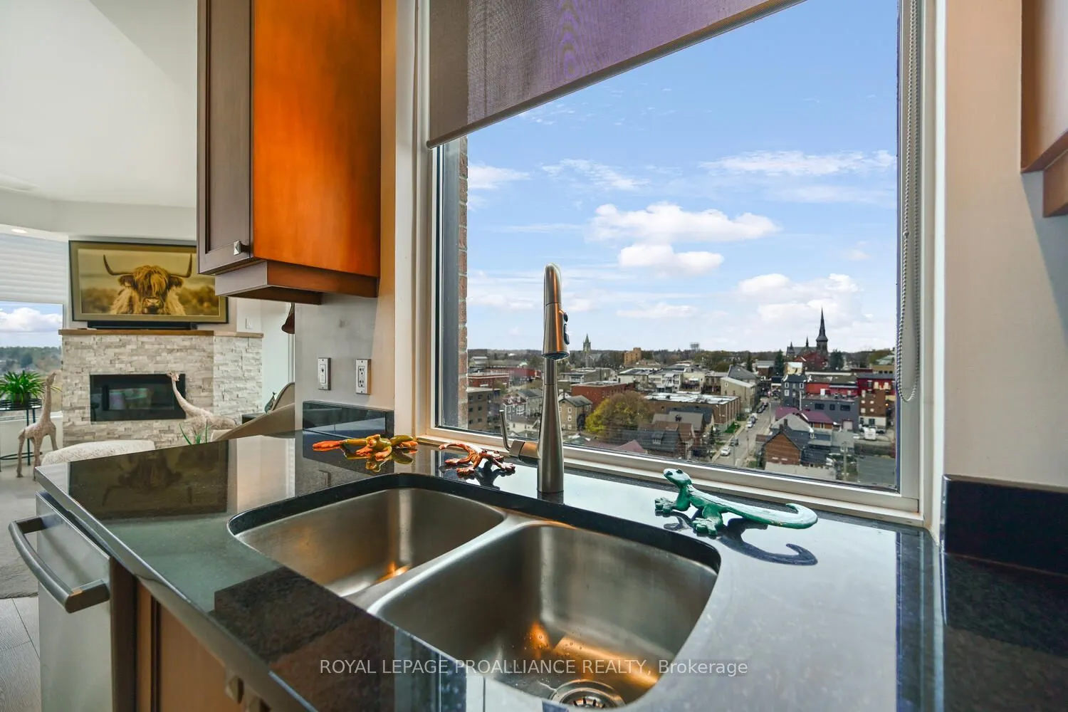 15 St Andrew Street E #1004
