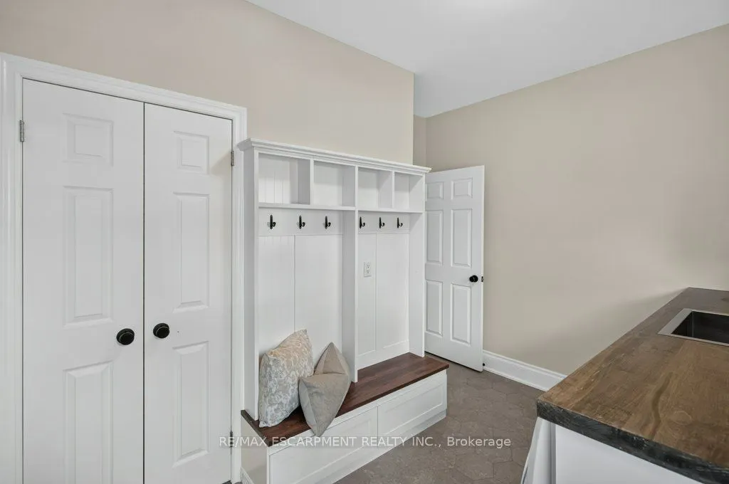 447 GOLF LINKS Road
