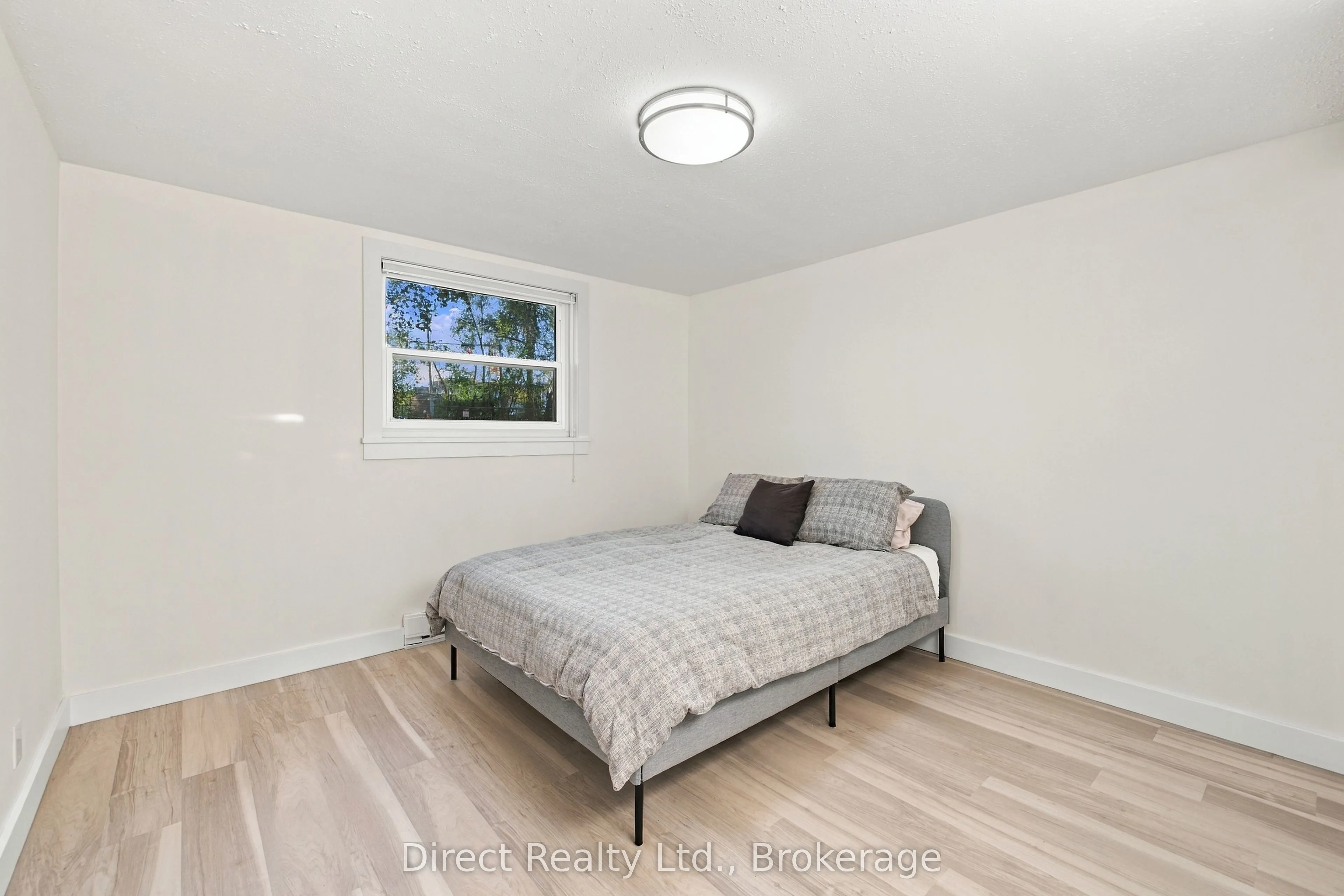 25 College Street E #108