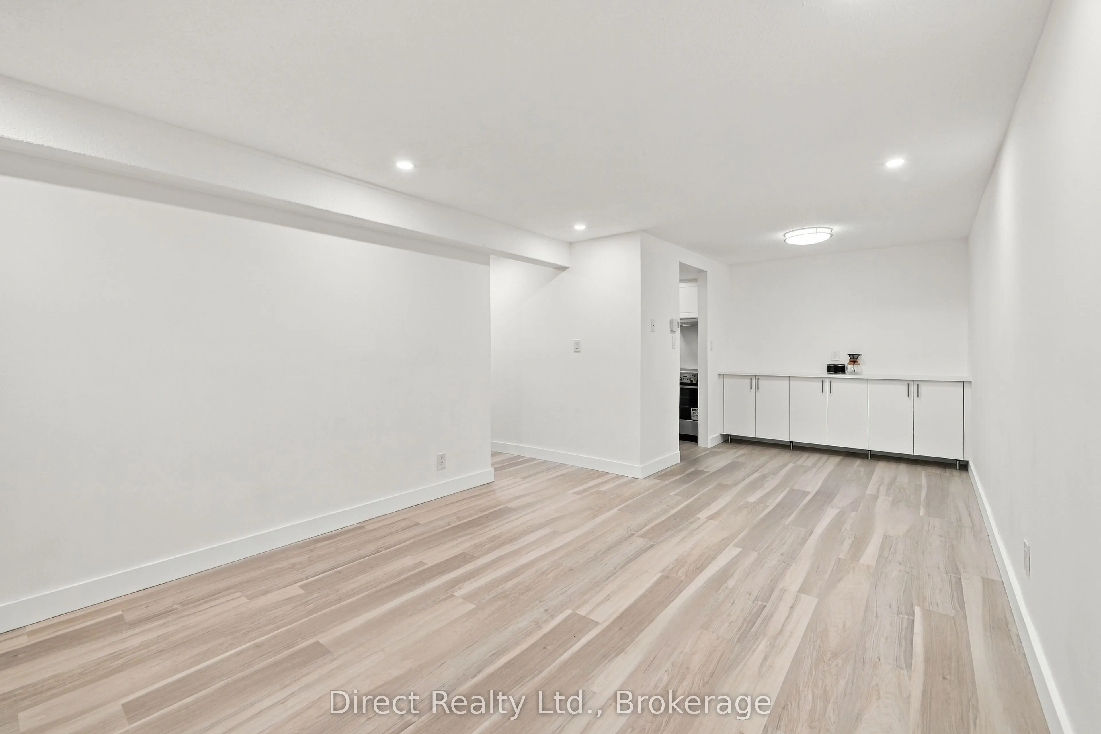 25 College Street E #108