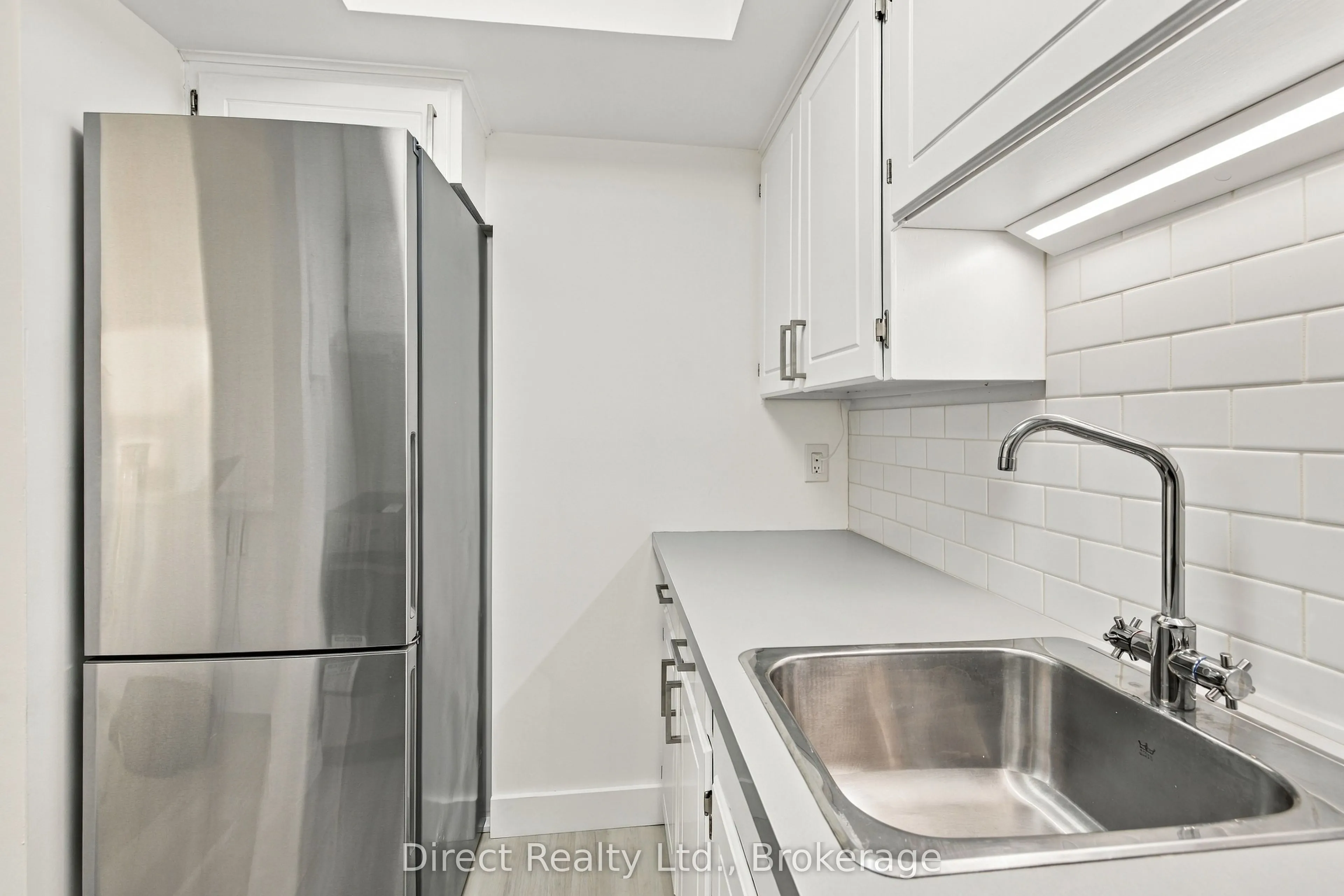 25 College Street E #108