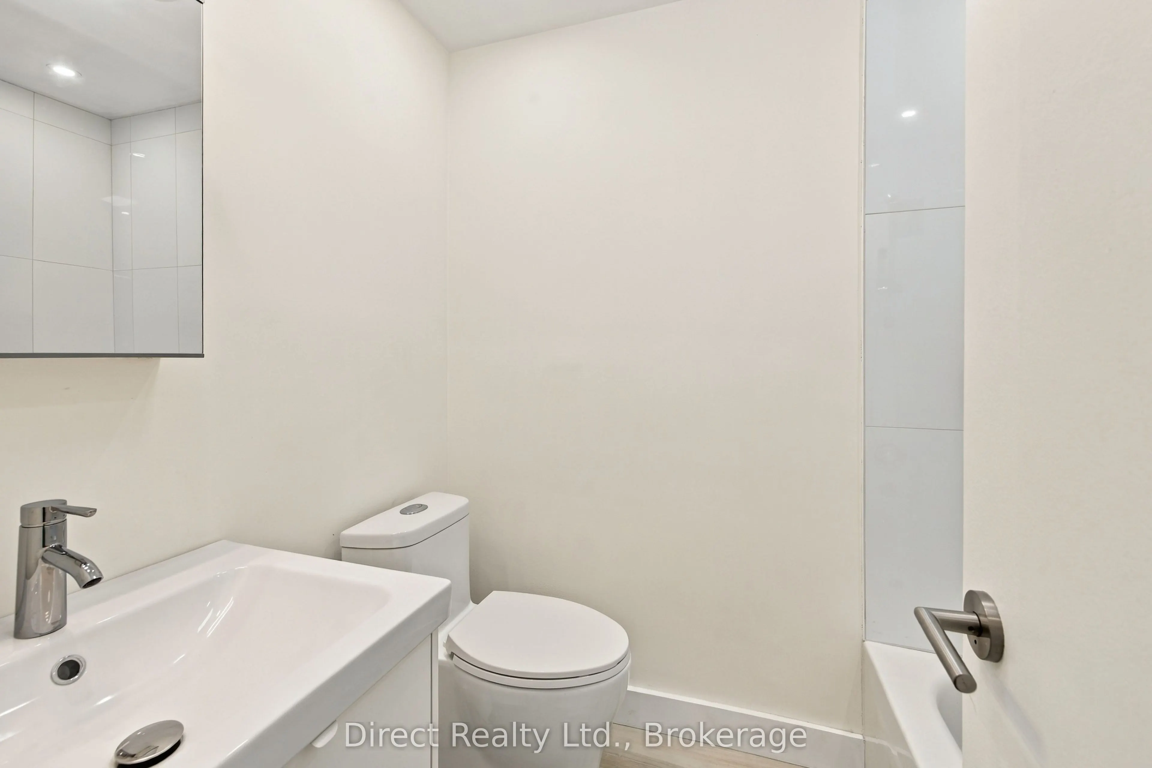 25 College Street E #108