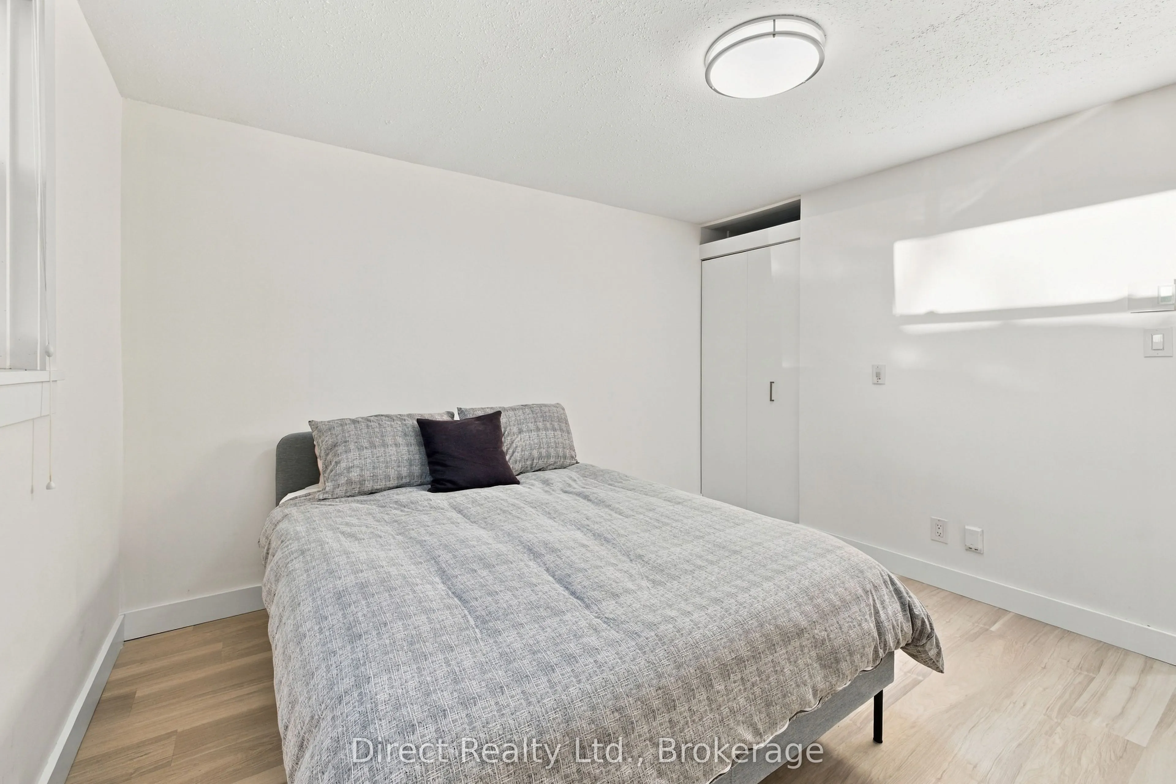 25 College Street E #108