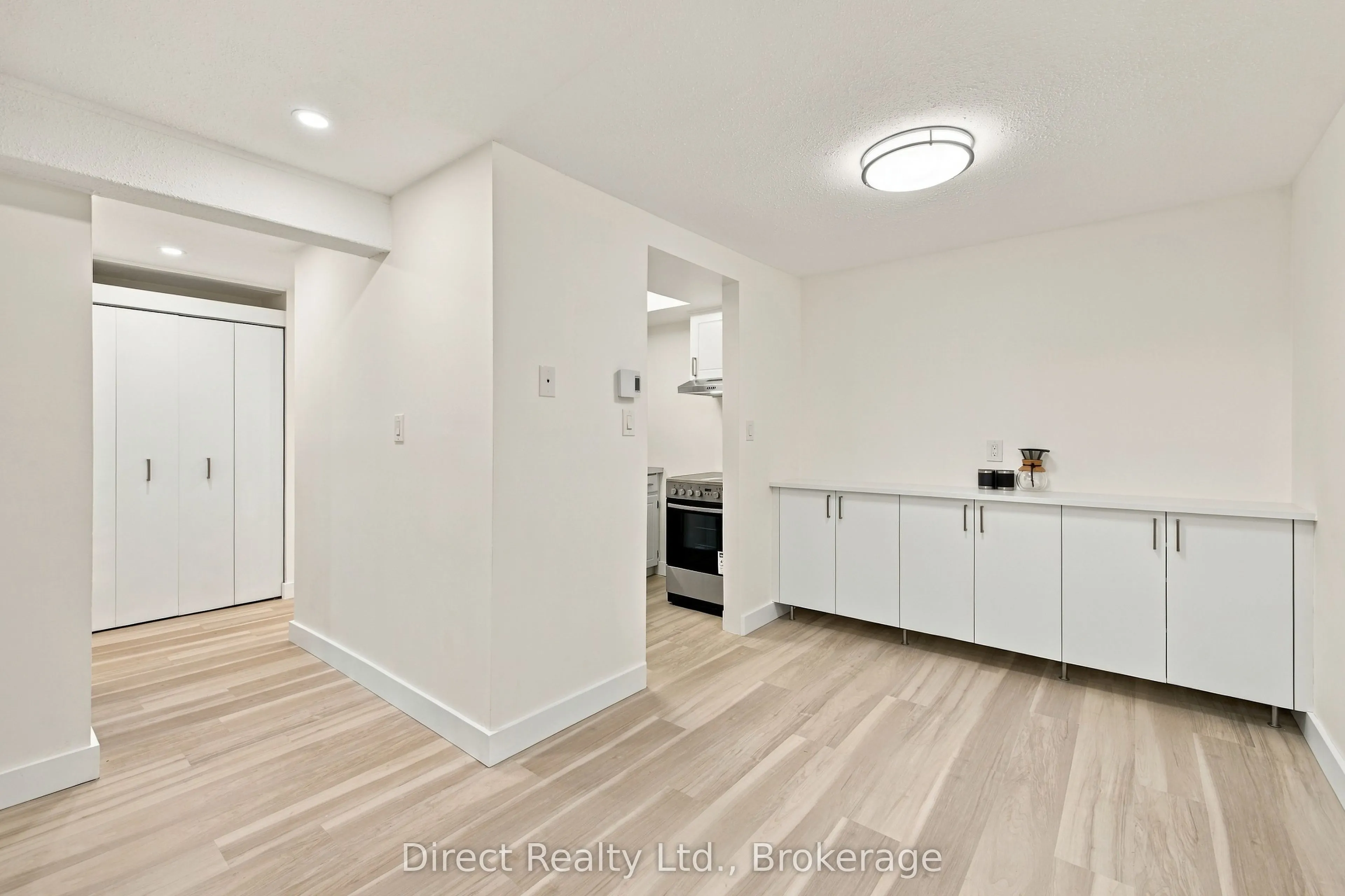 25 College Street E #108