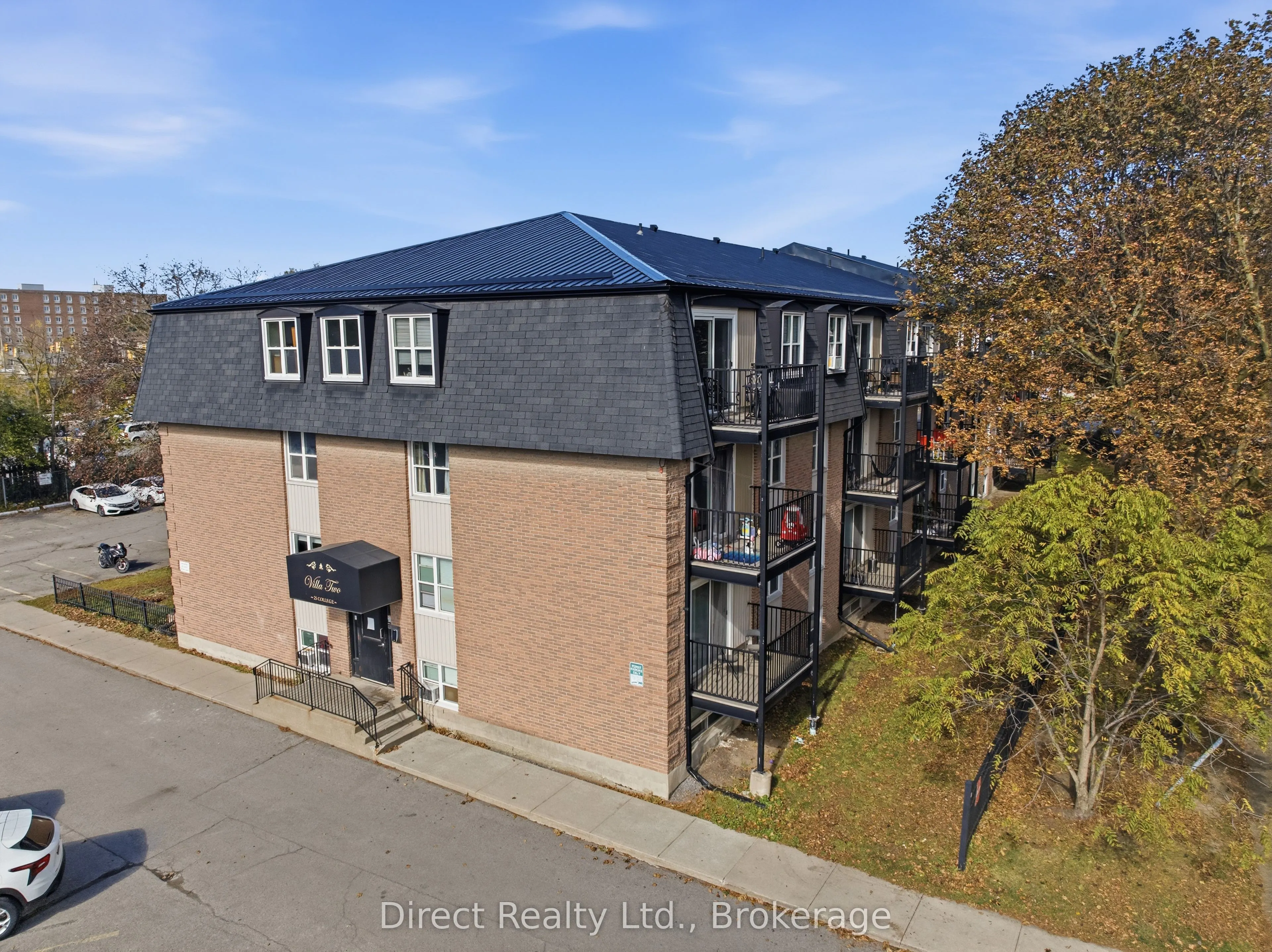 25 College Street E #108