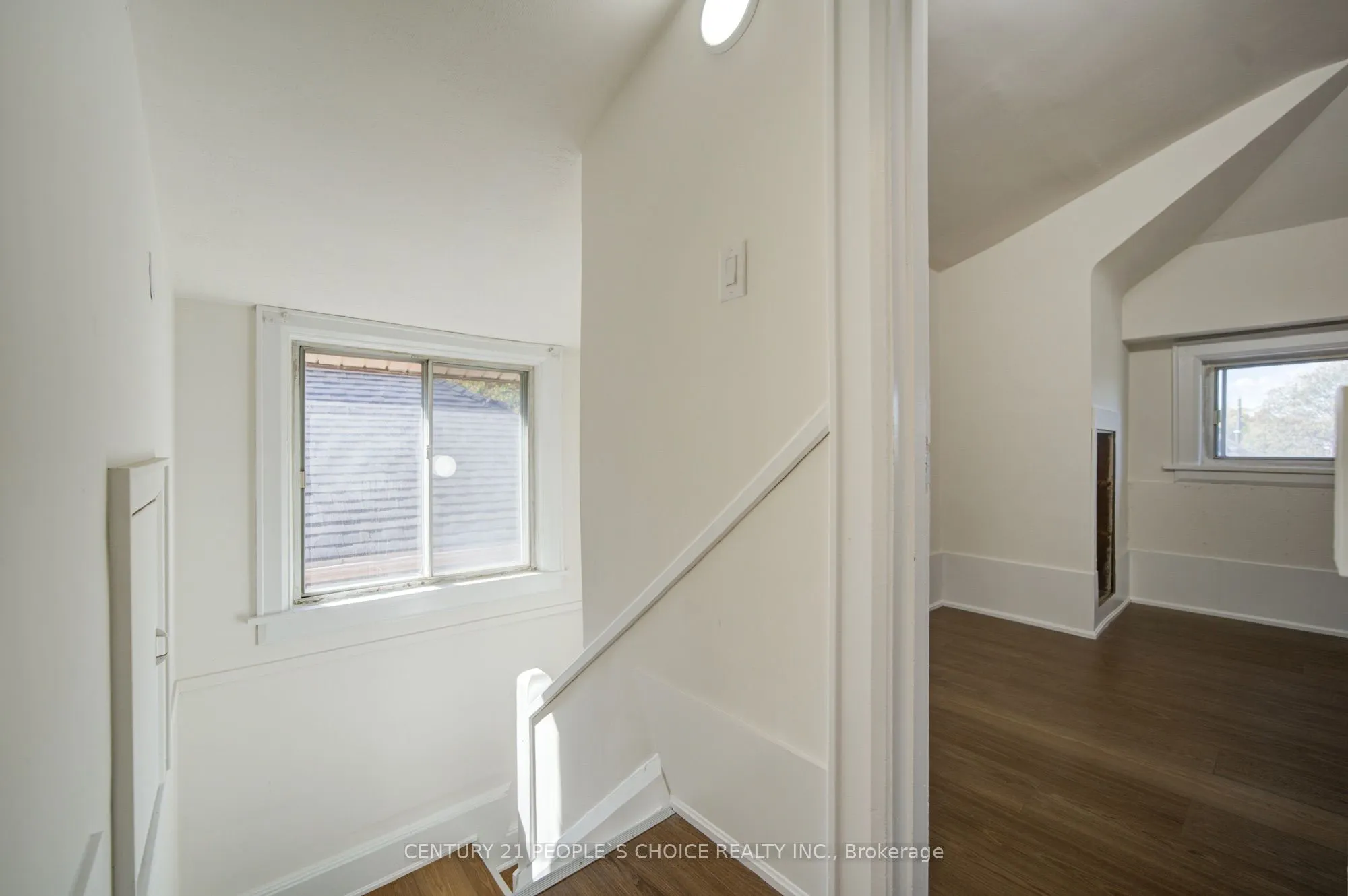 176 London Street S