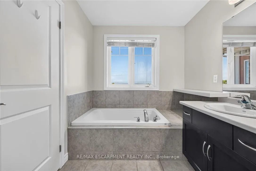 8 Lakelawn Road #22