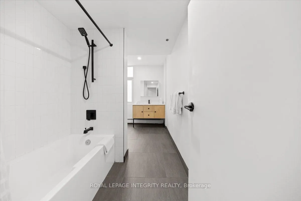 161 Laurier Avenue W #808
