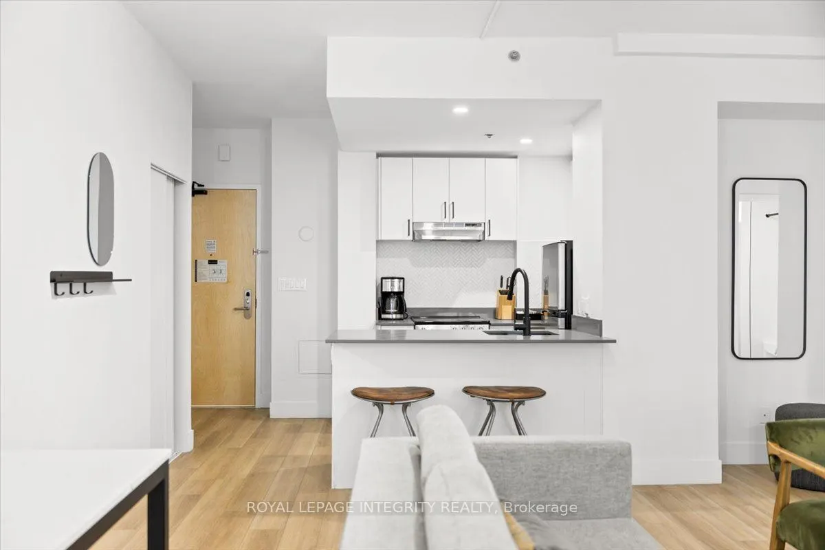 161 Laurier Avenue W #917