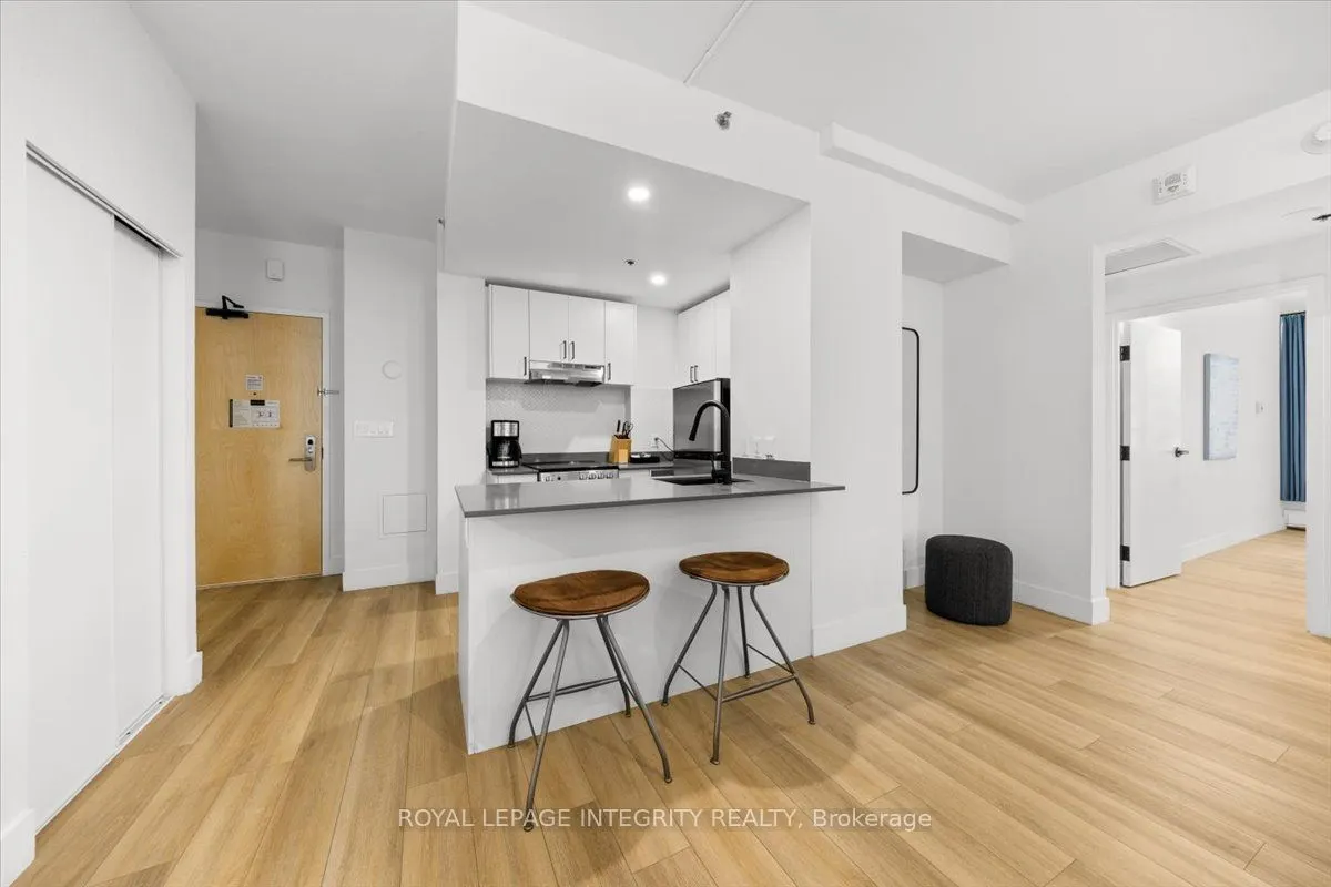 161 Laurier Avenue W #1204