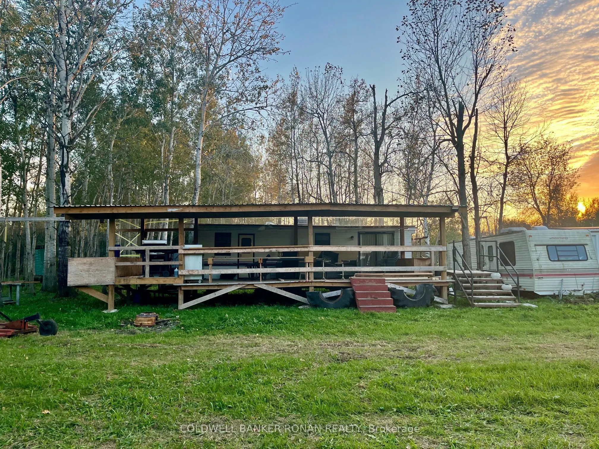 345198 15 Side Road