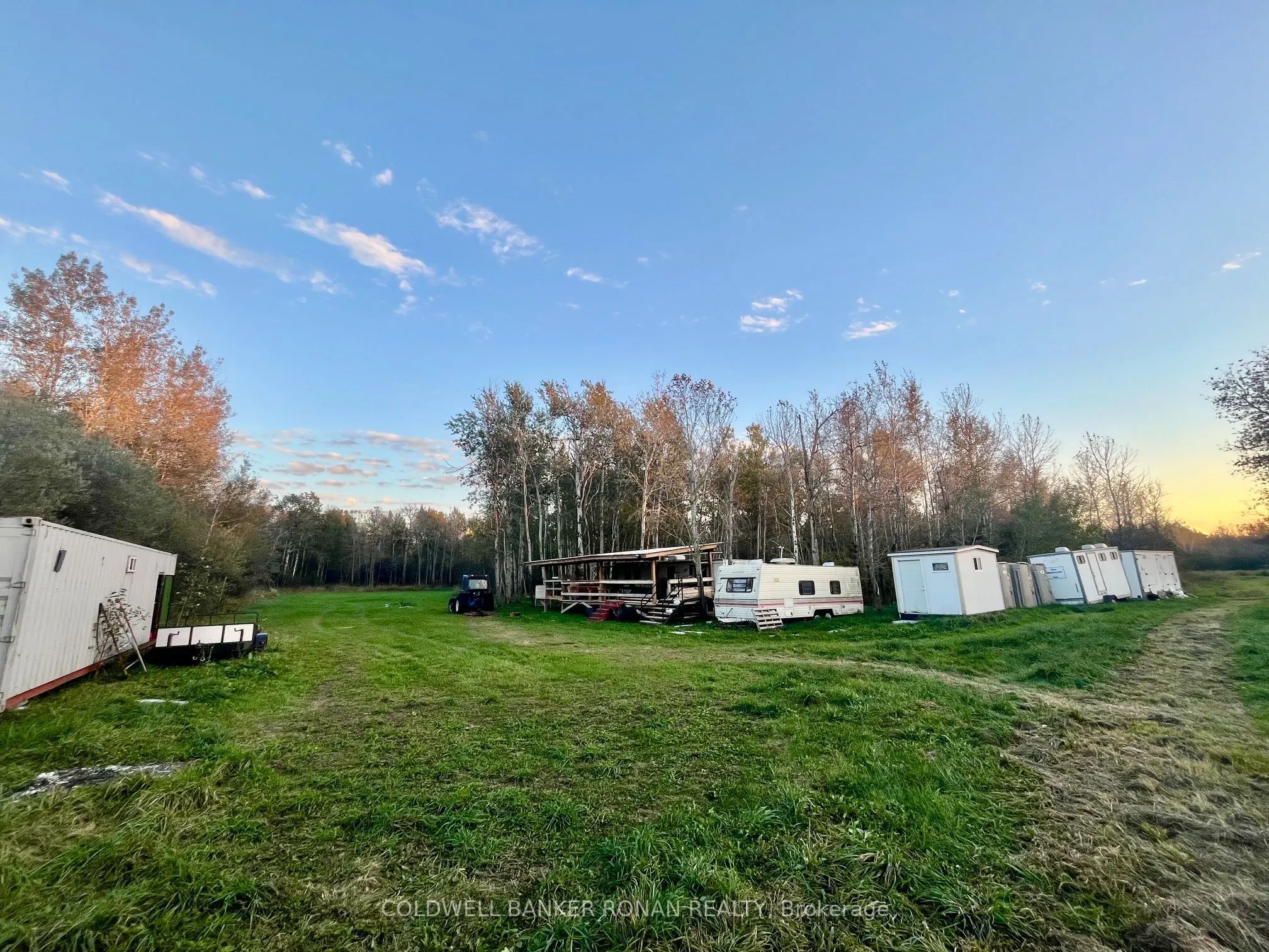 345198 15 Side Road