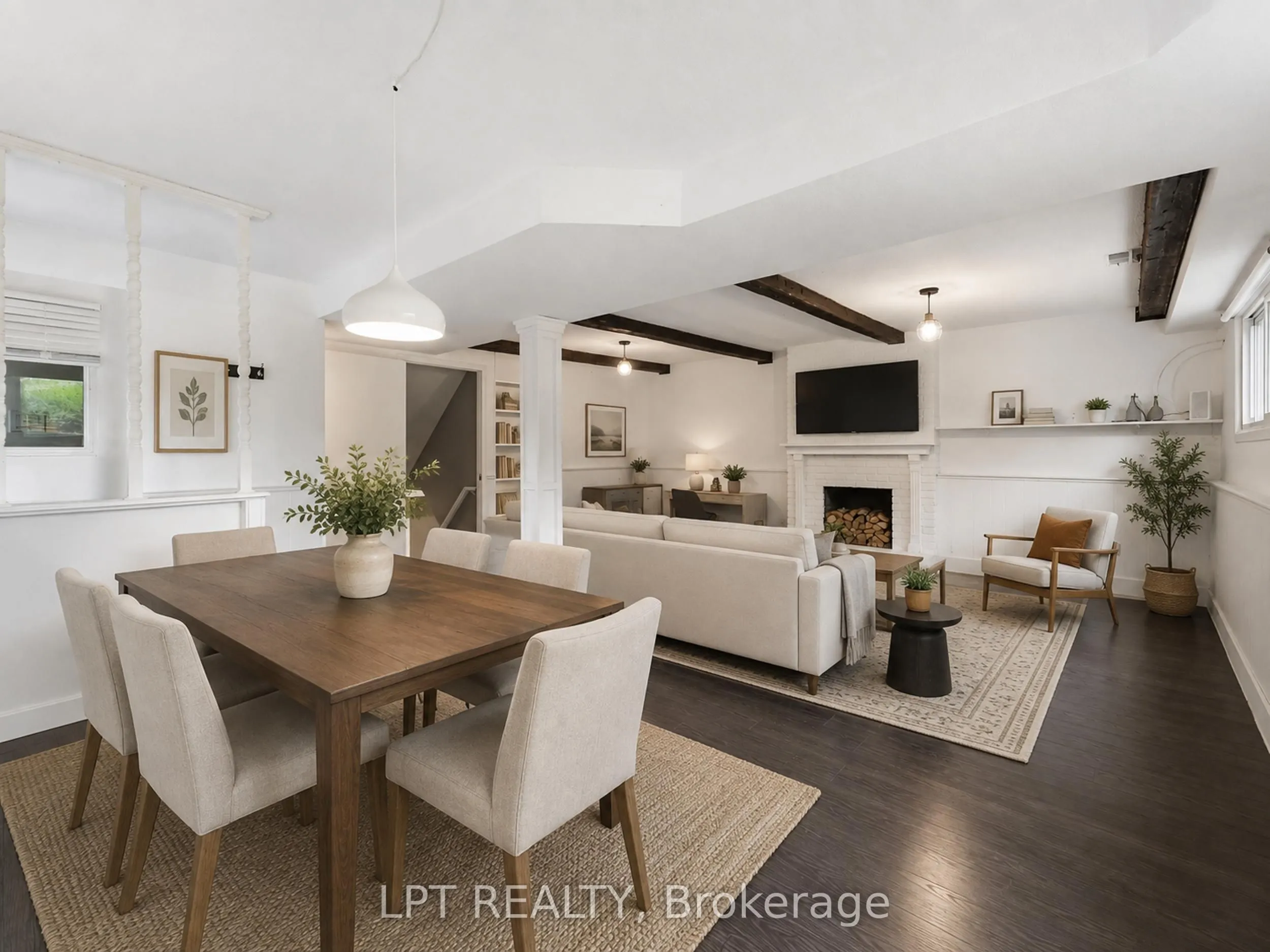 208 Deveron Crescent