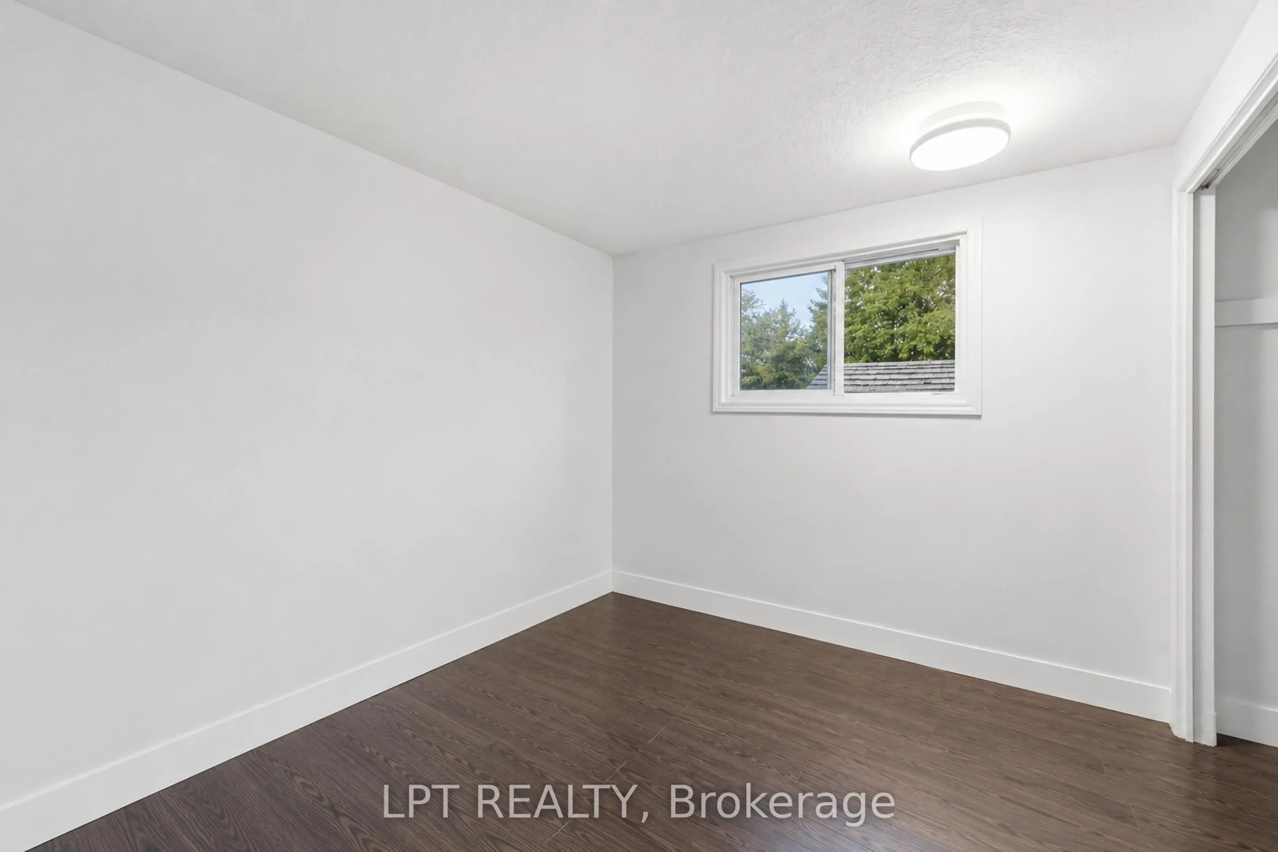 208 Deveron Crescent