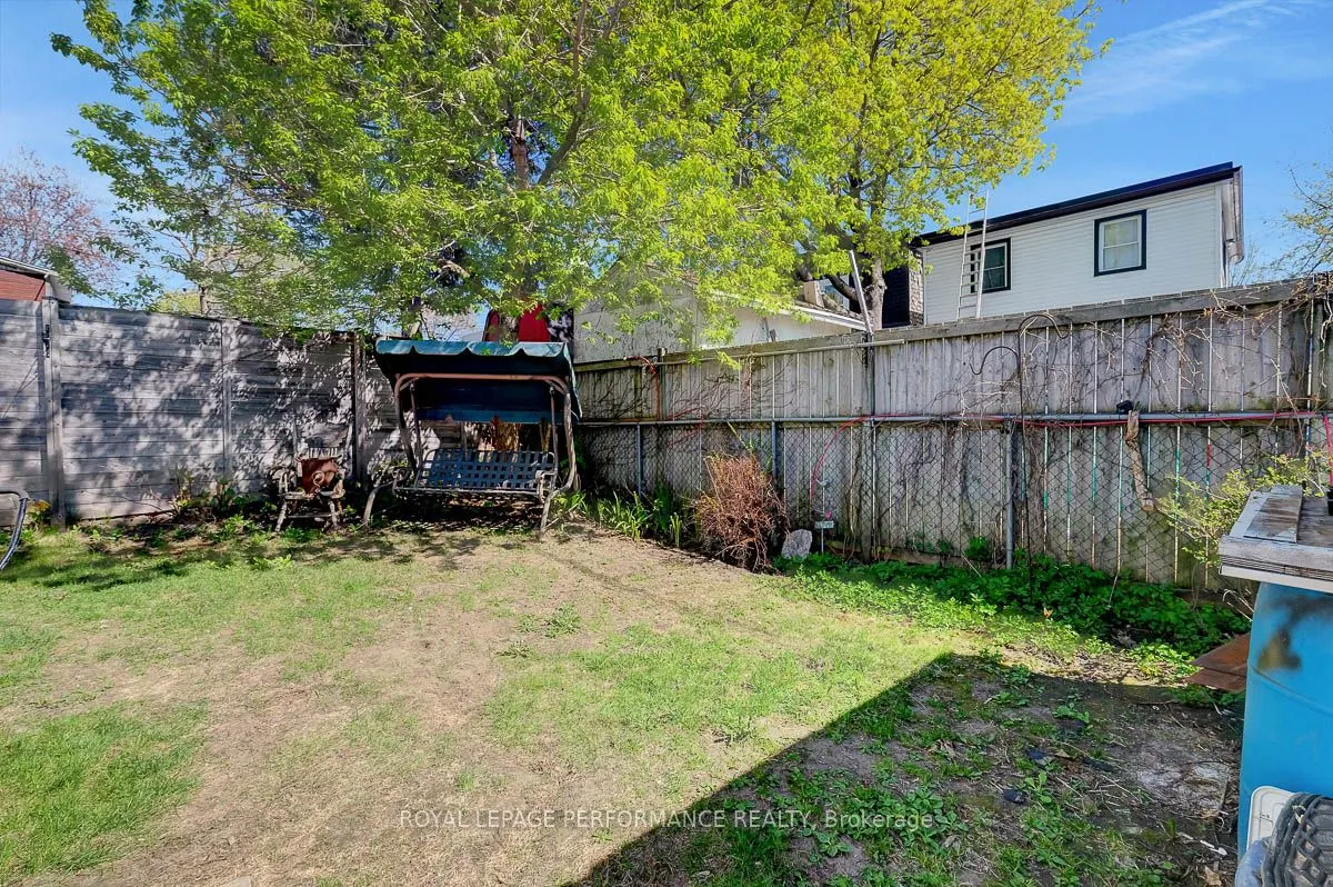 228 Carillon Street