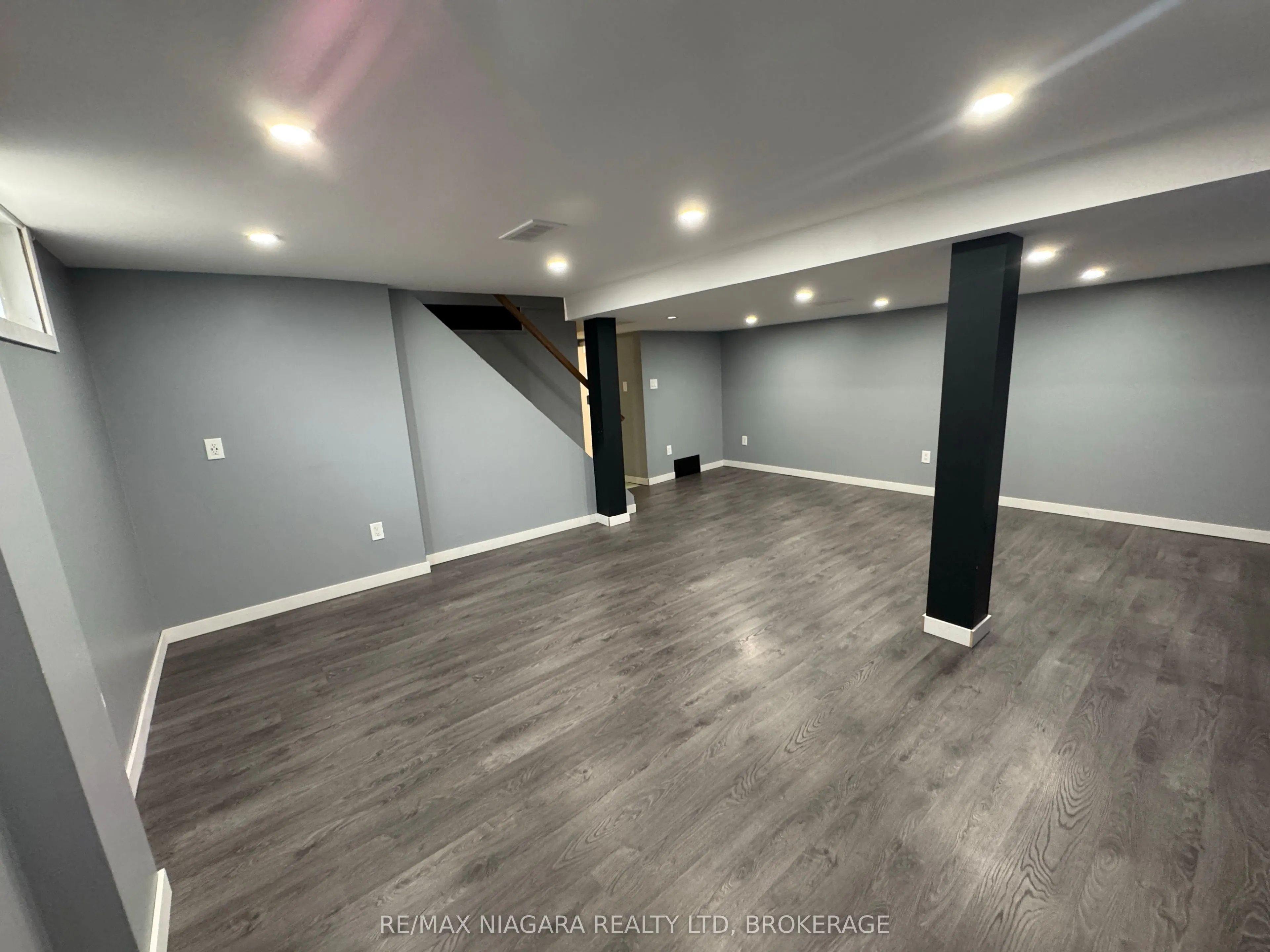 8 Lakehurst Drive