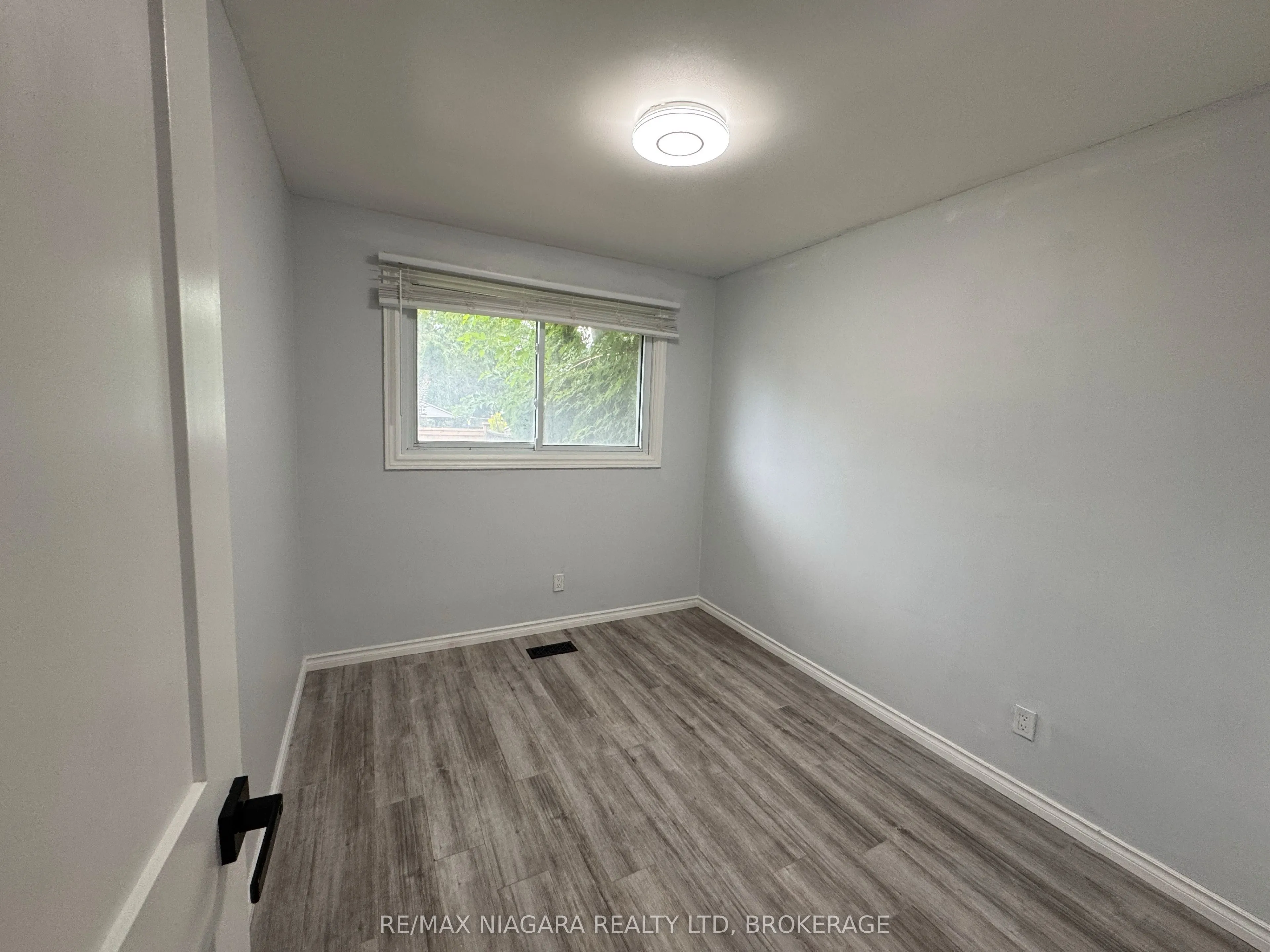 8 Lakehurst Drive