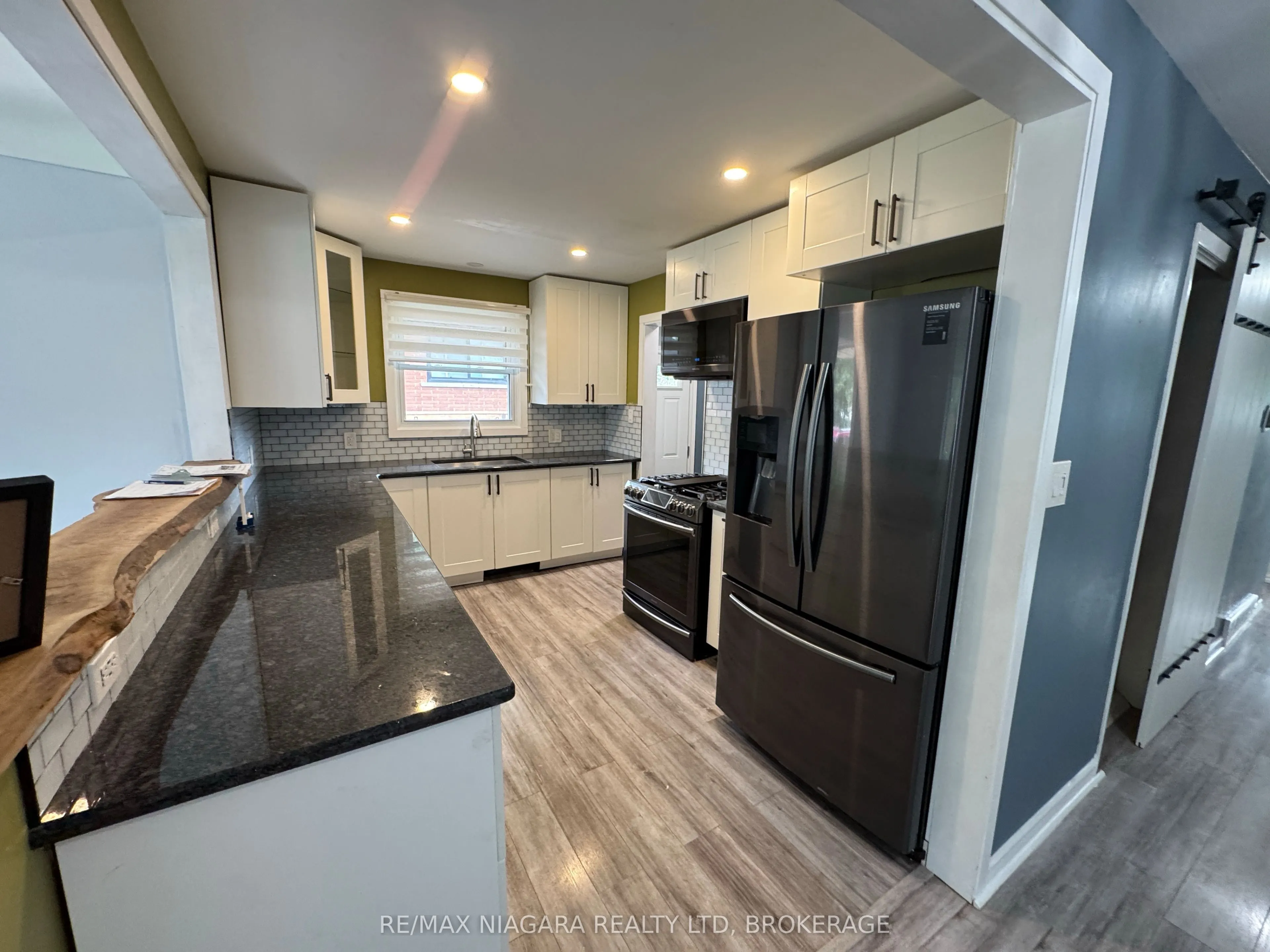 8 Lakehurst Drive