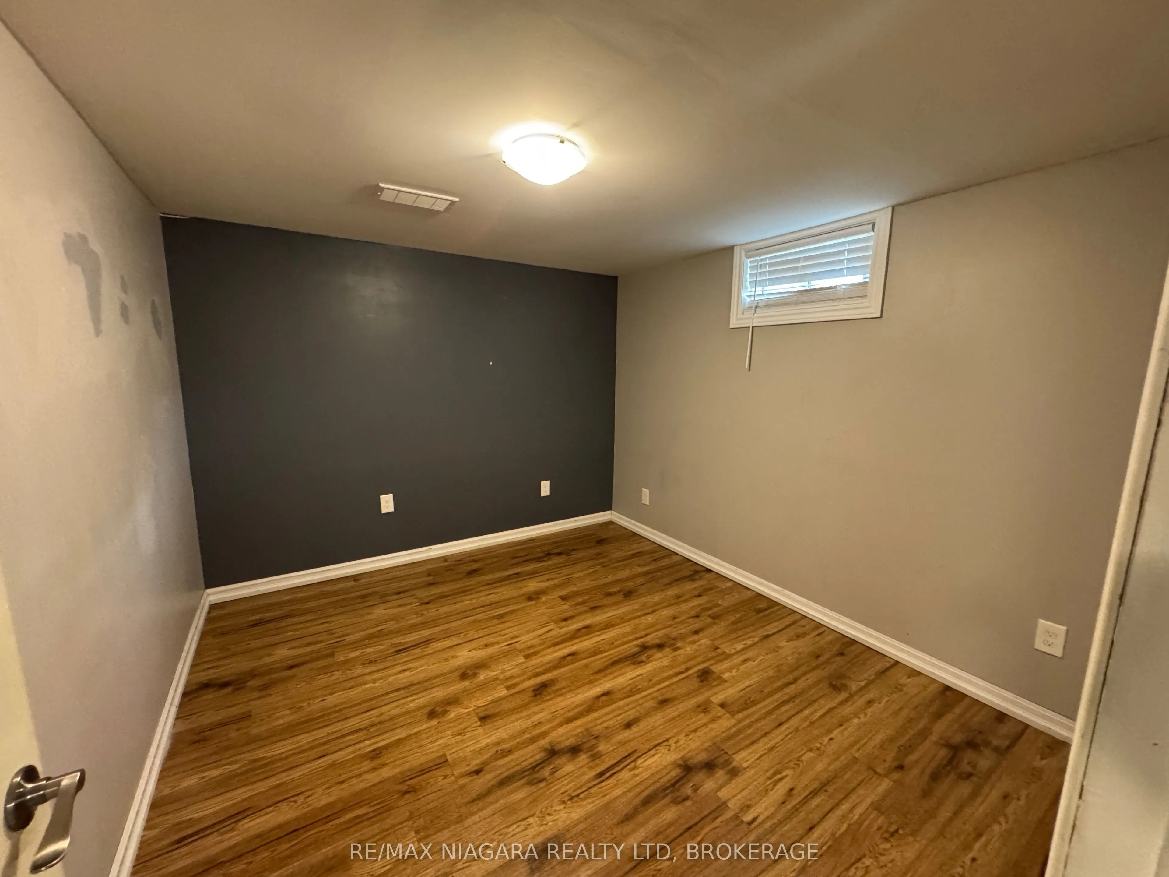 8 Lakehurst Drive