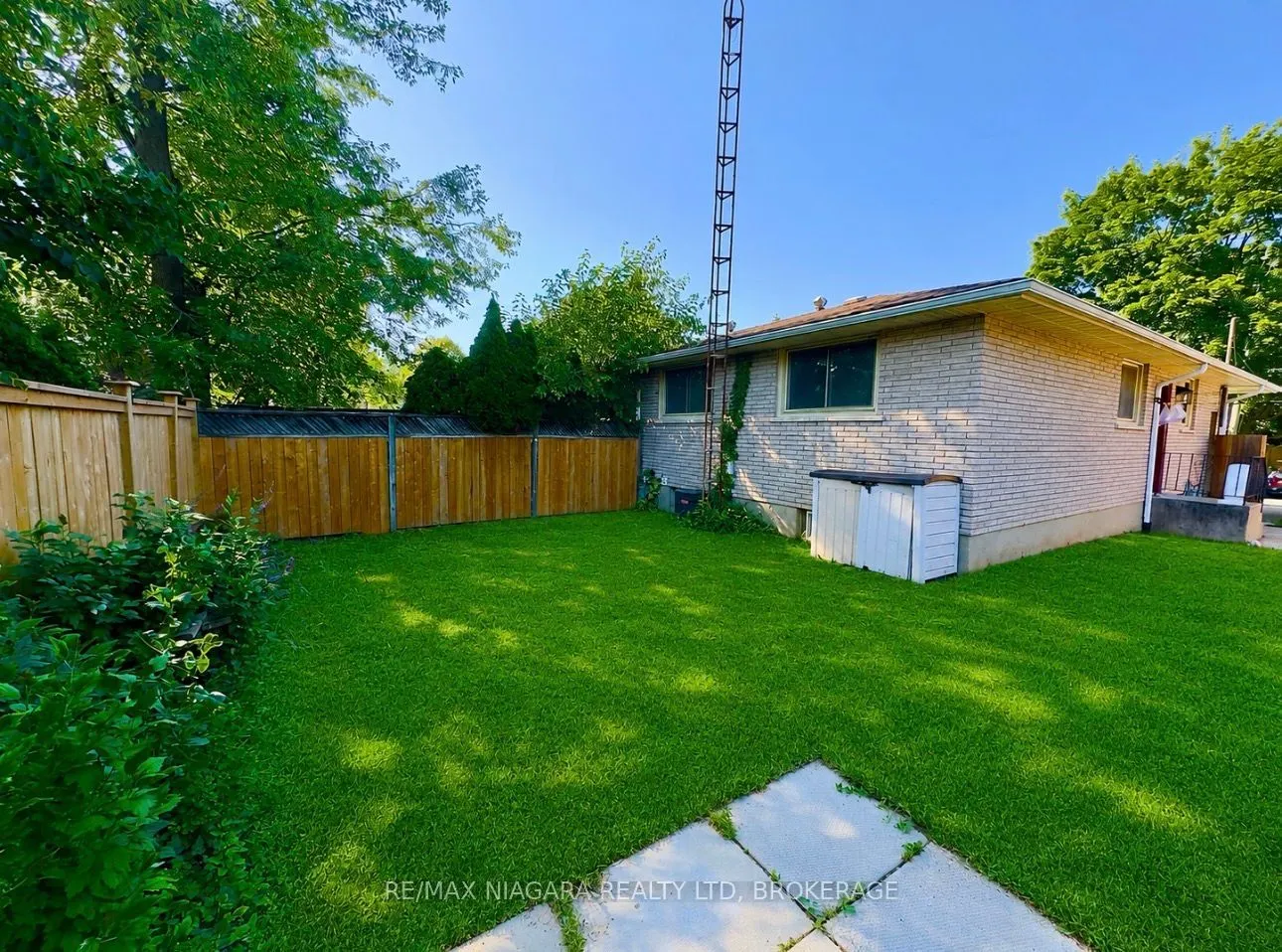 8 Lakehurst Drive