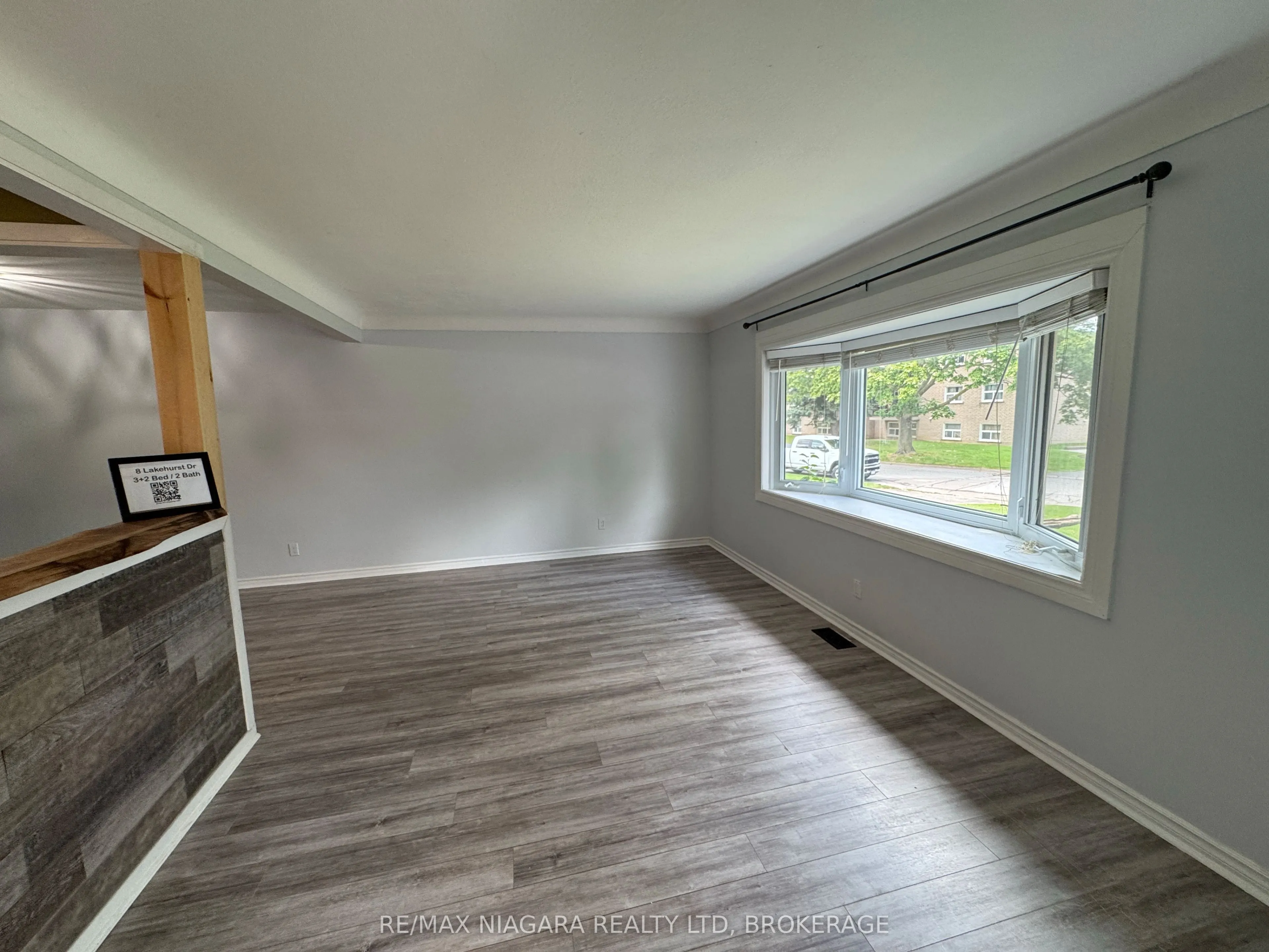 8 Lakehurst Drive