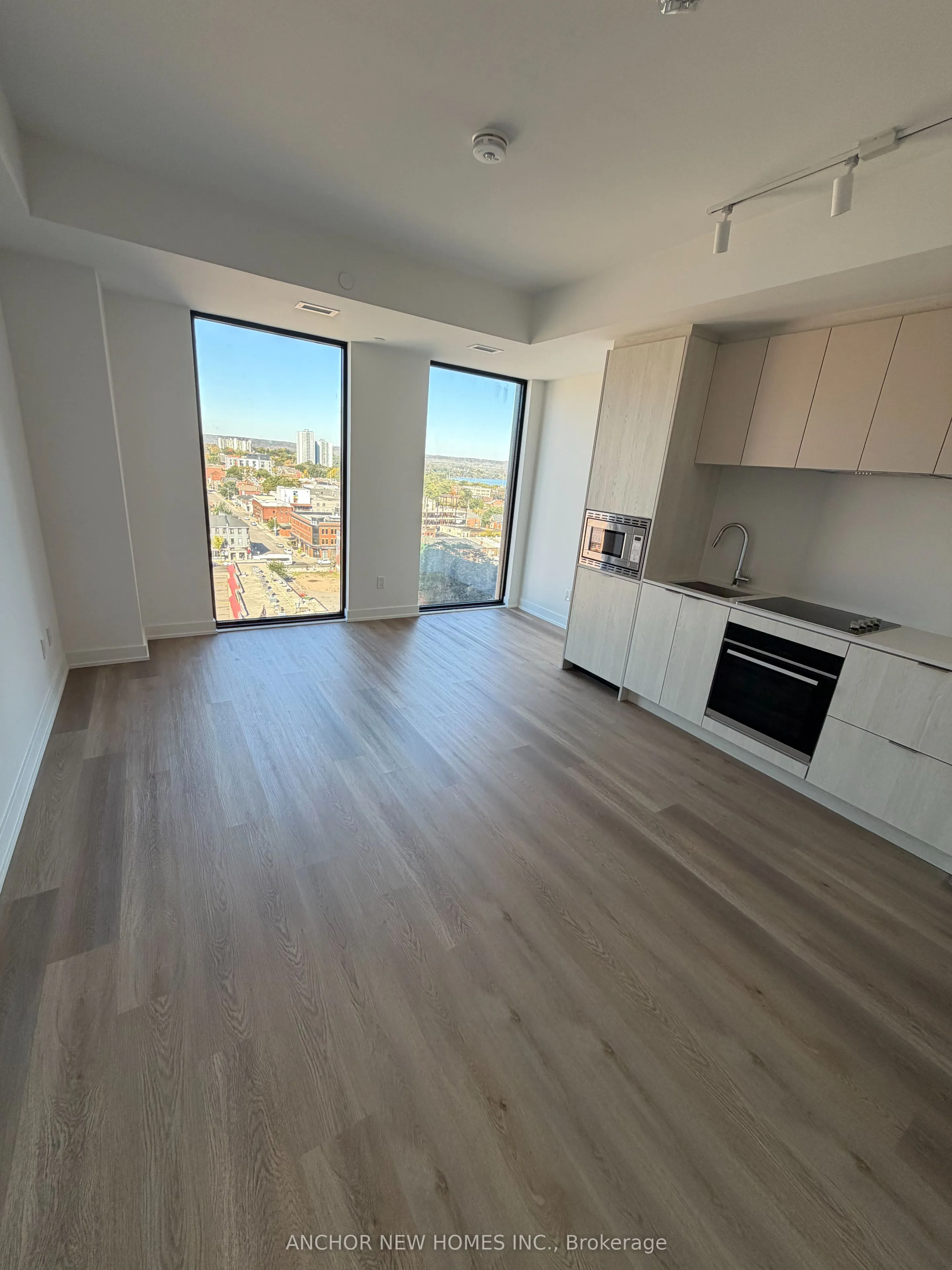 Unit# 1207-91 John St Street #1207
