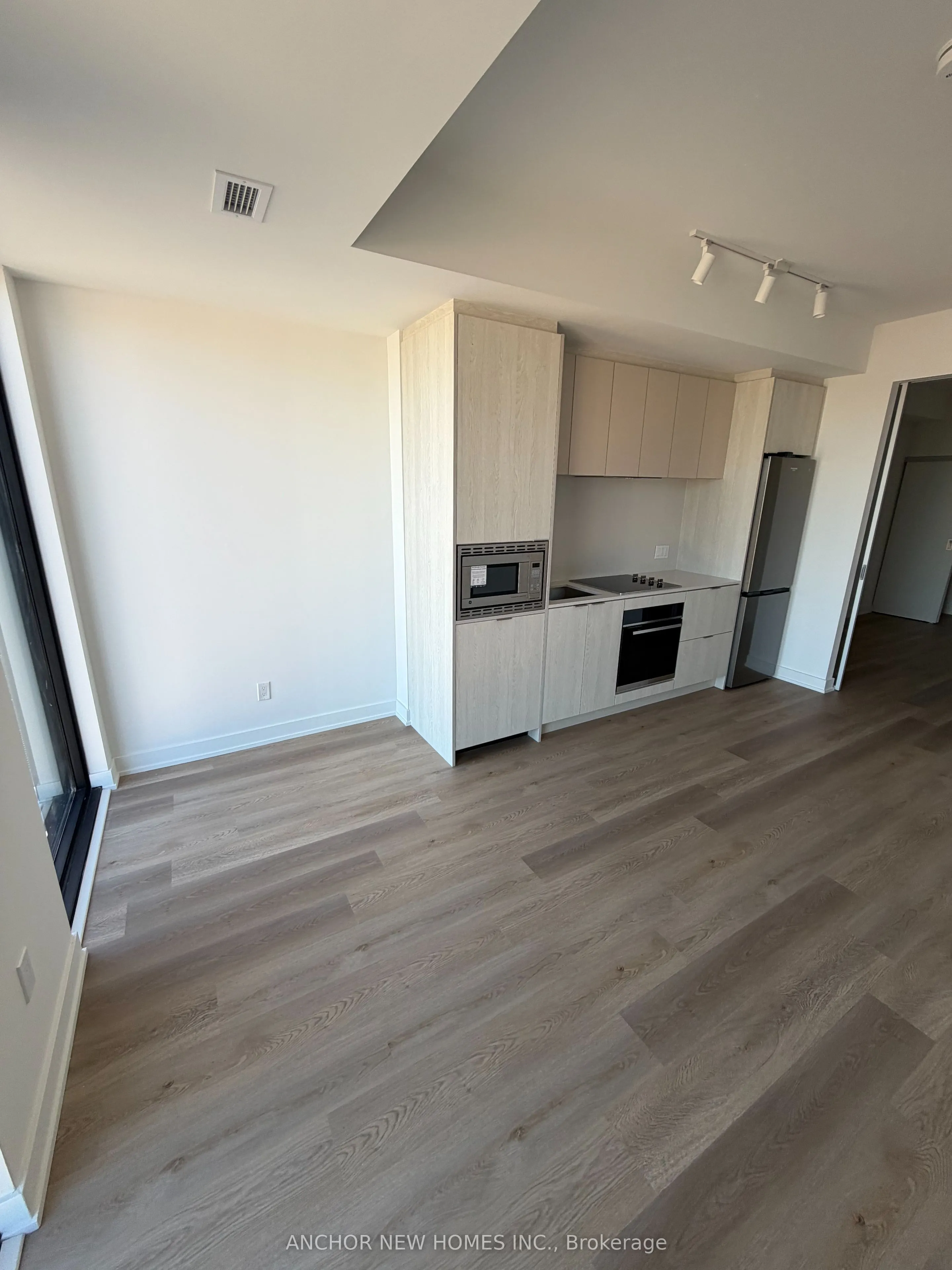 Unit# 1207-91 John St Street #1207