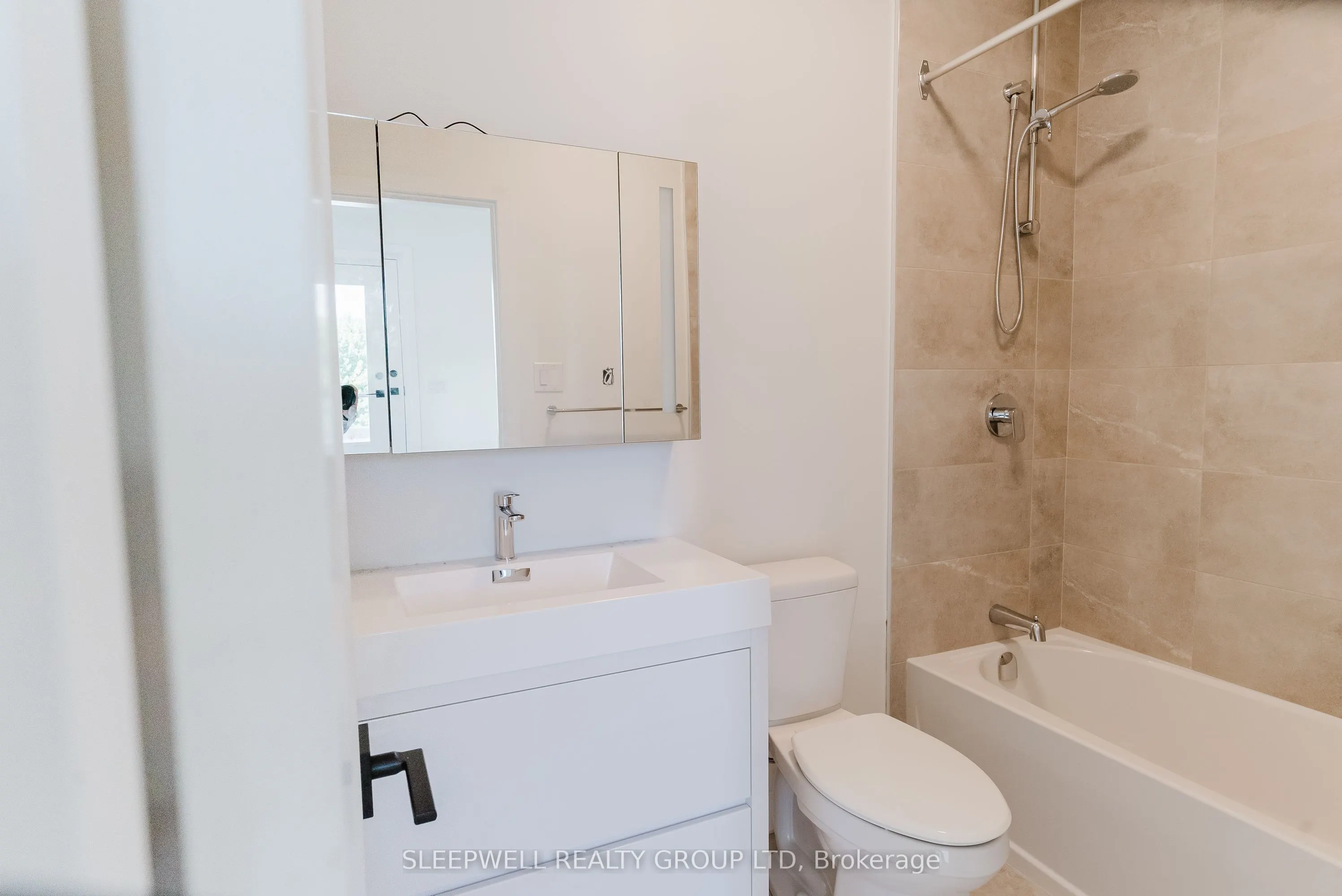 845 Champlain Street #9