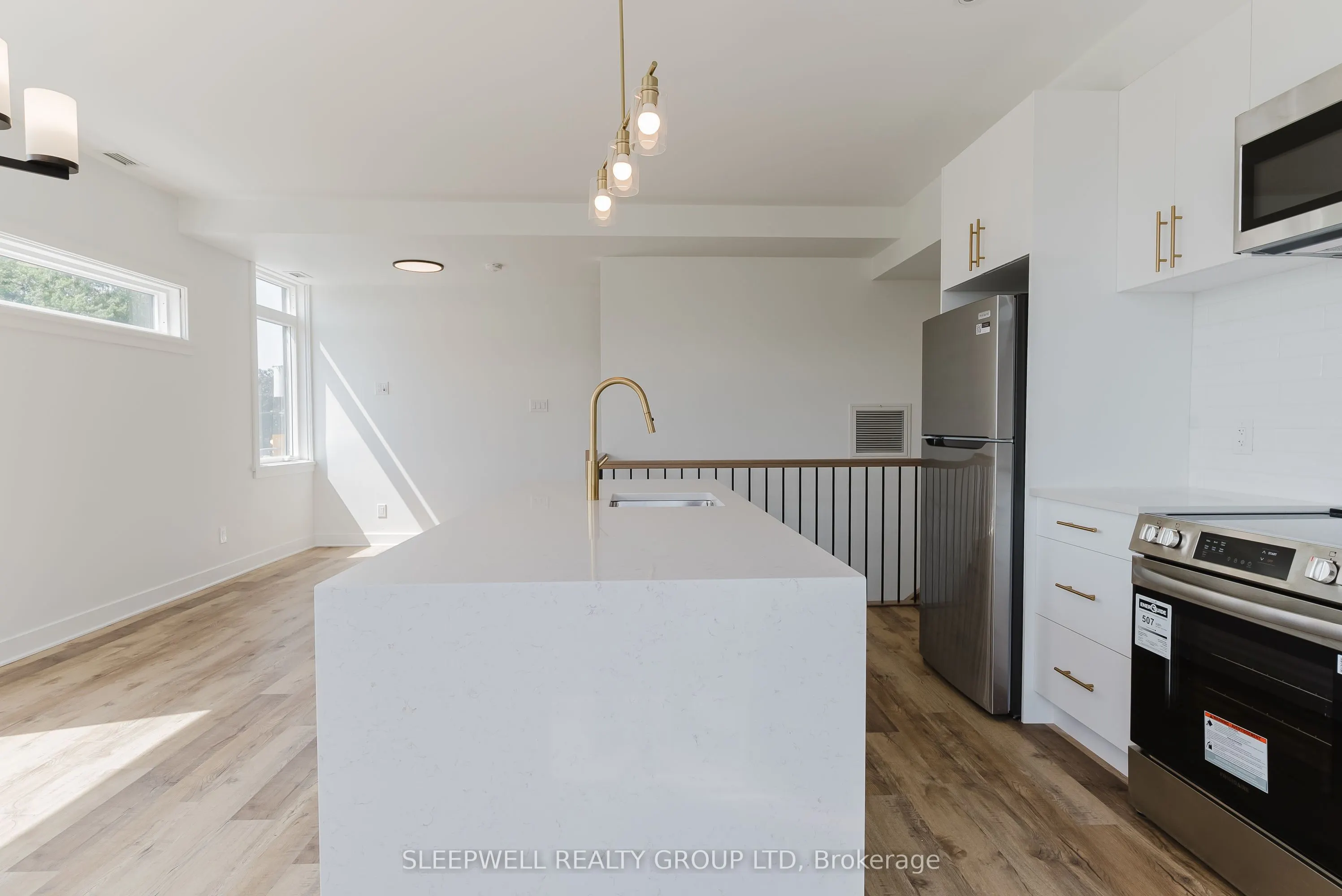845 Champlain Street #9